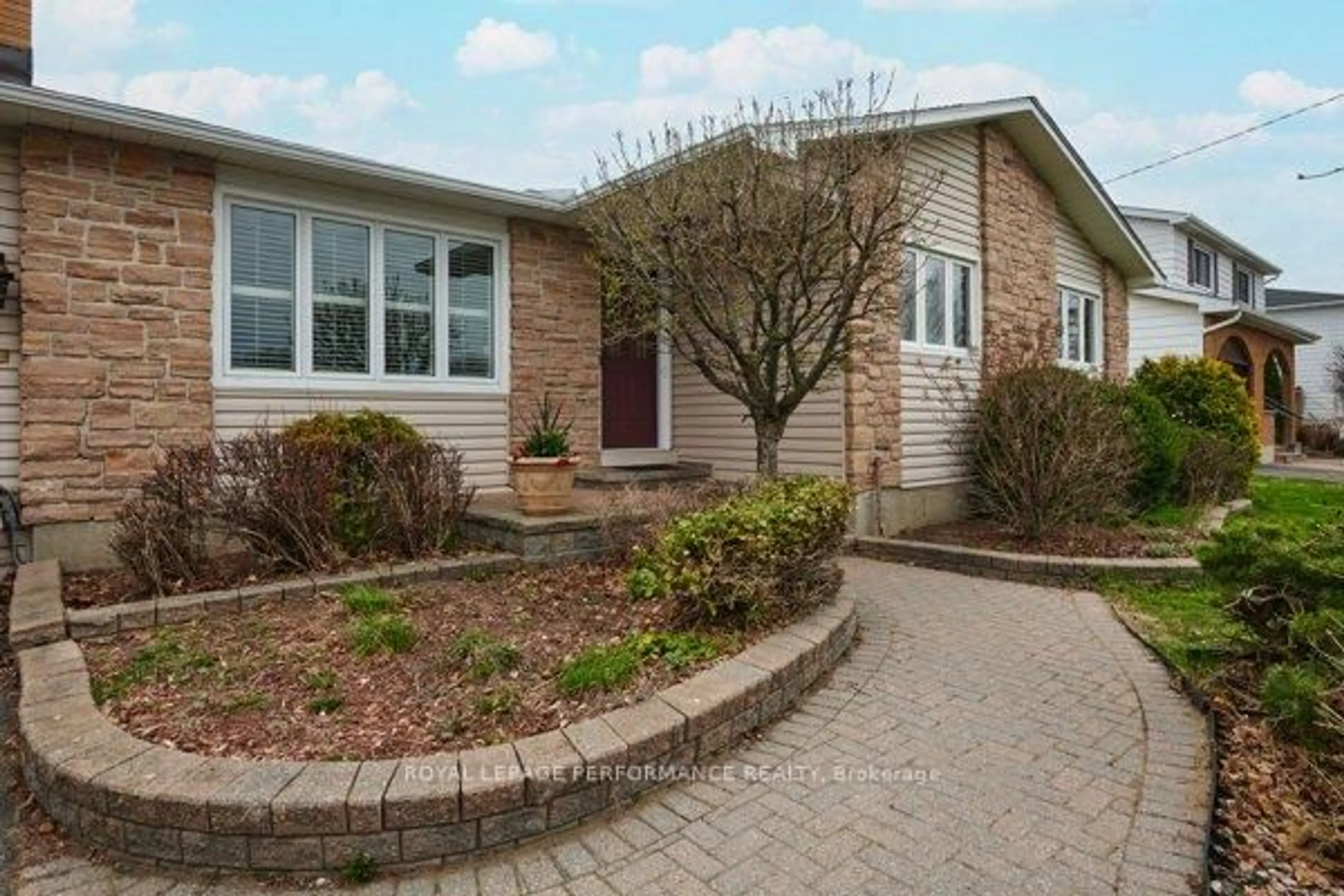 Home with brick exterior material, street for 401 Phoenix Cres, Orleans Ontario K1E 1V6