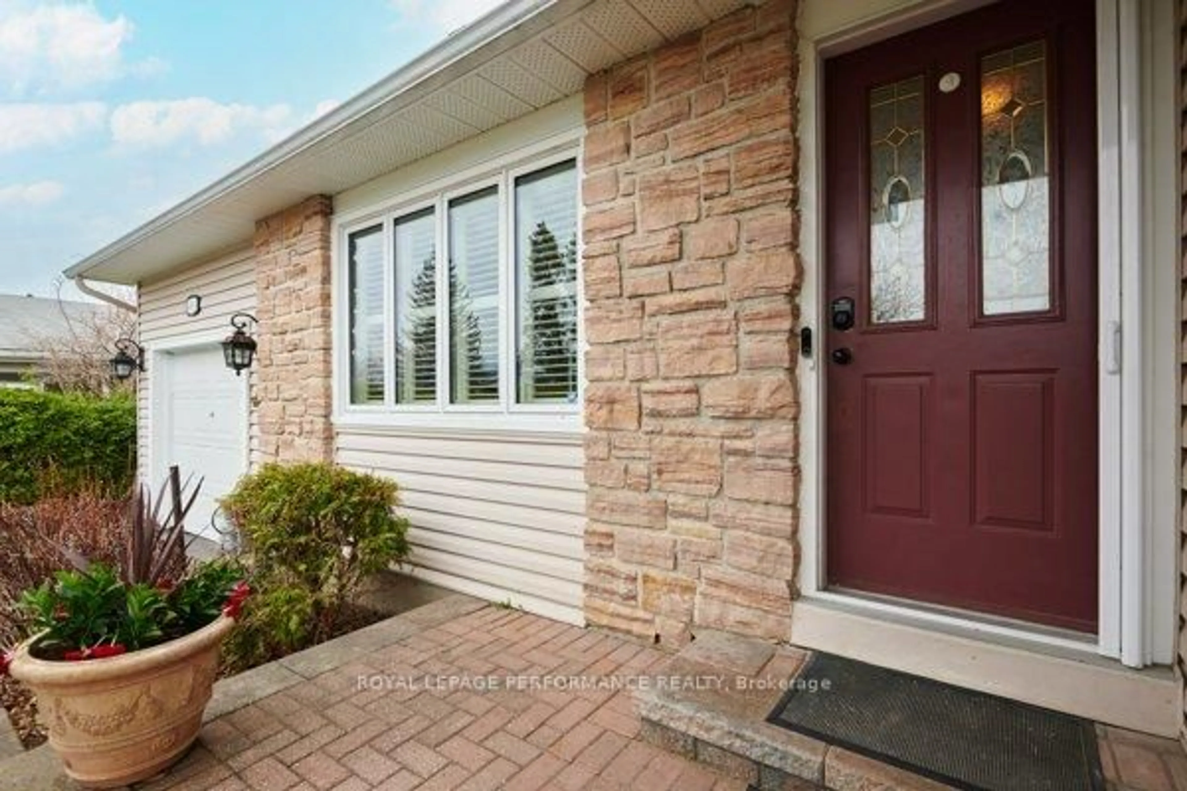 Home with brick exterior material, street for 401 Phoenix Cres, Orleans Ontario K1E 1V6