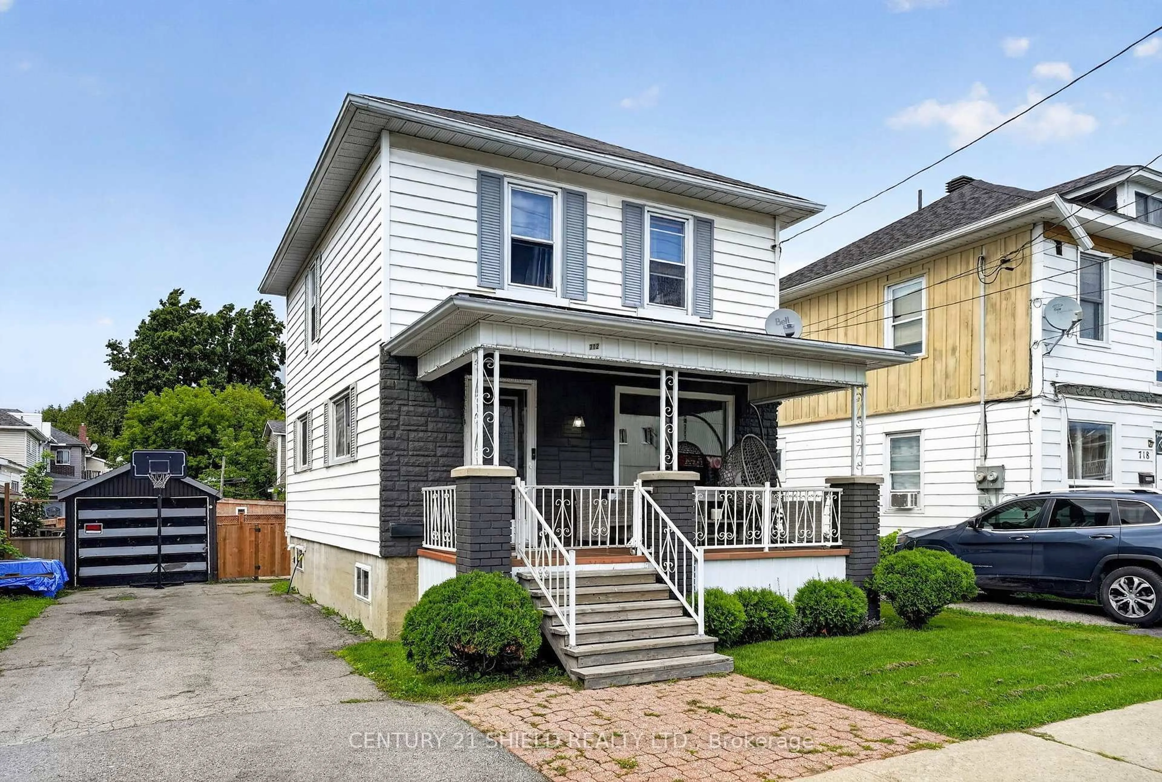 Home with vinyl exterior material, street for 712 First St, Cornwall Ontario K6H 1M4
