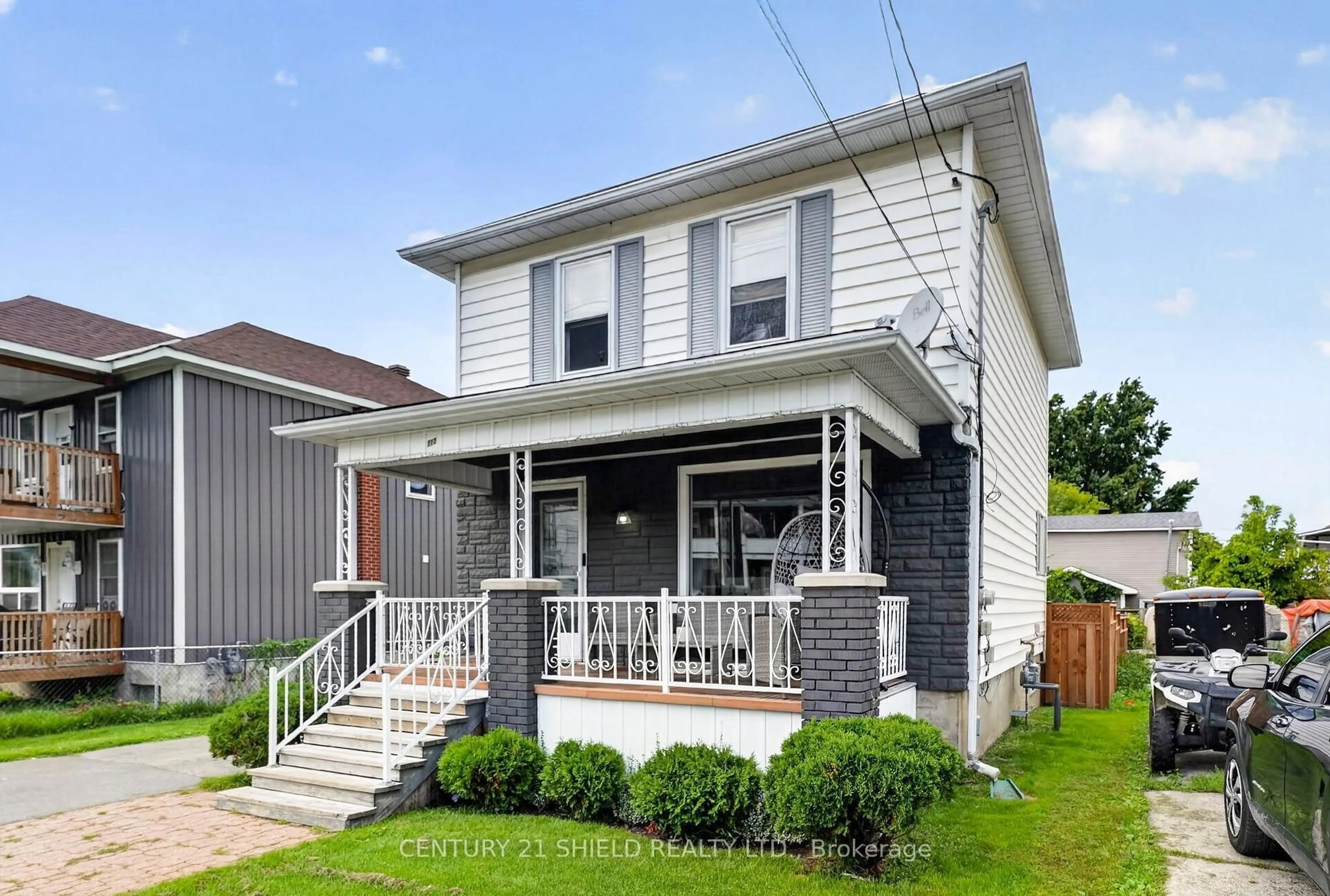 Home with vinyl exterior material, street for 712 First St, Cornwall Ontario K6H 1M4