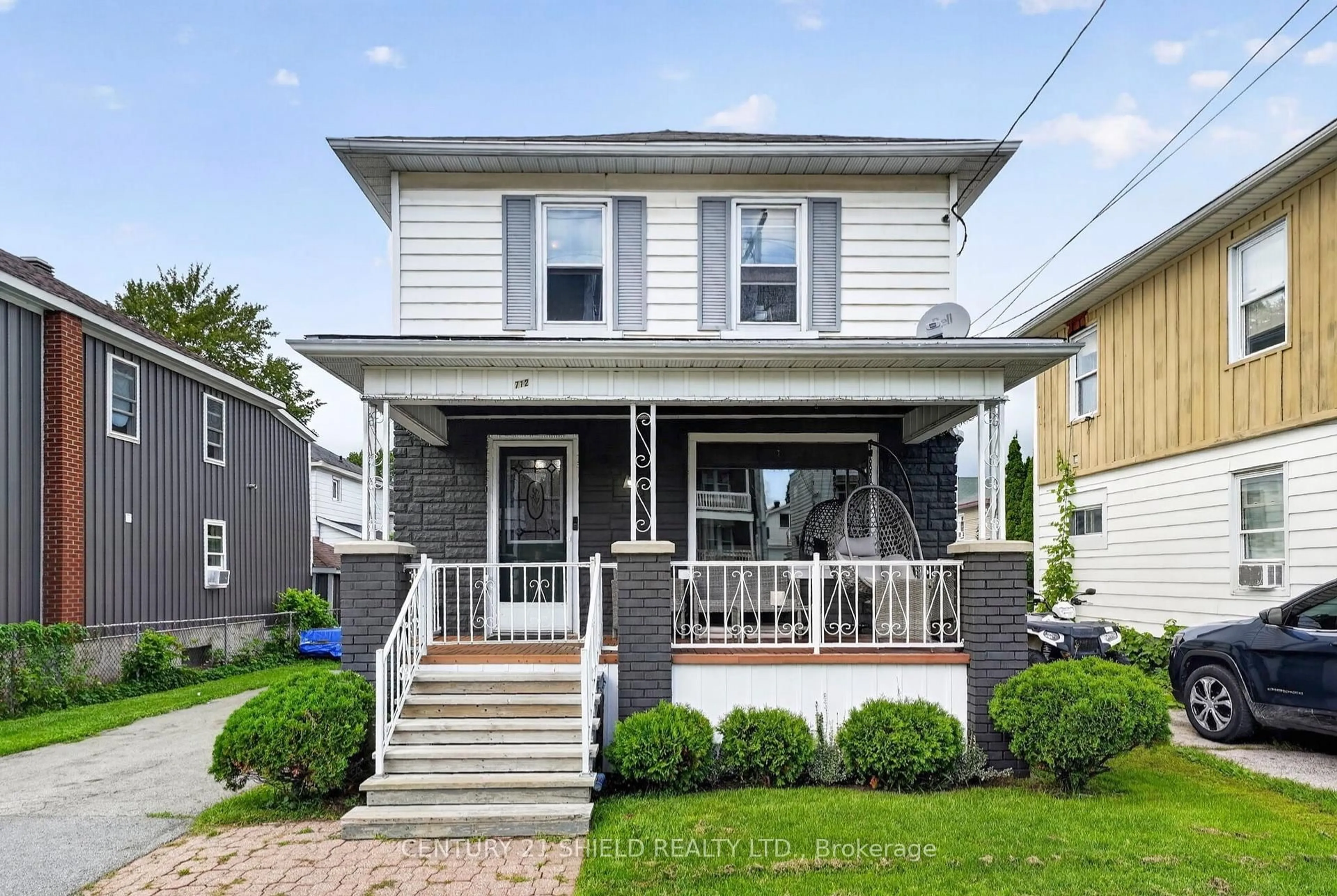 Home with vinyl exterior material, street for 712 First St, Cornwall Ontario K6H 1M4
