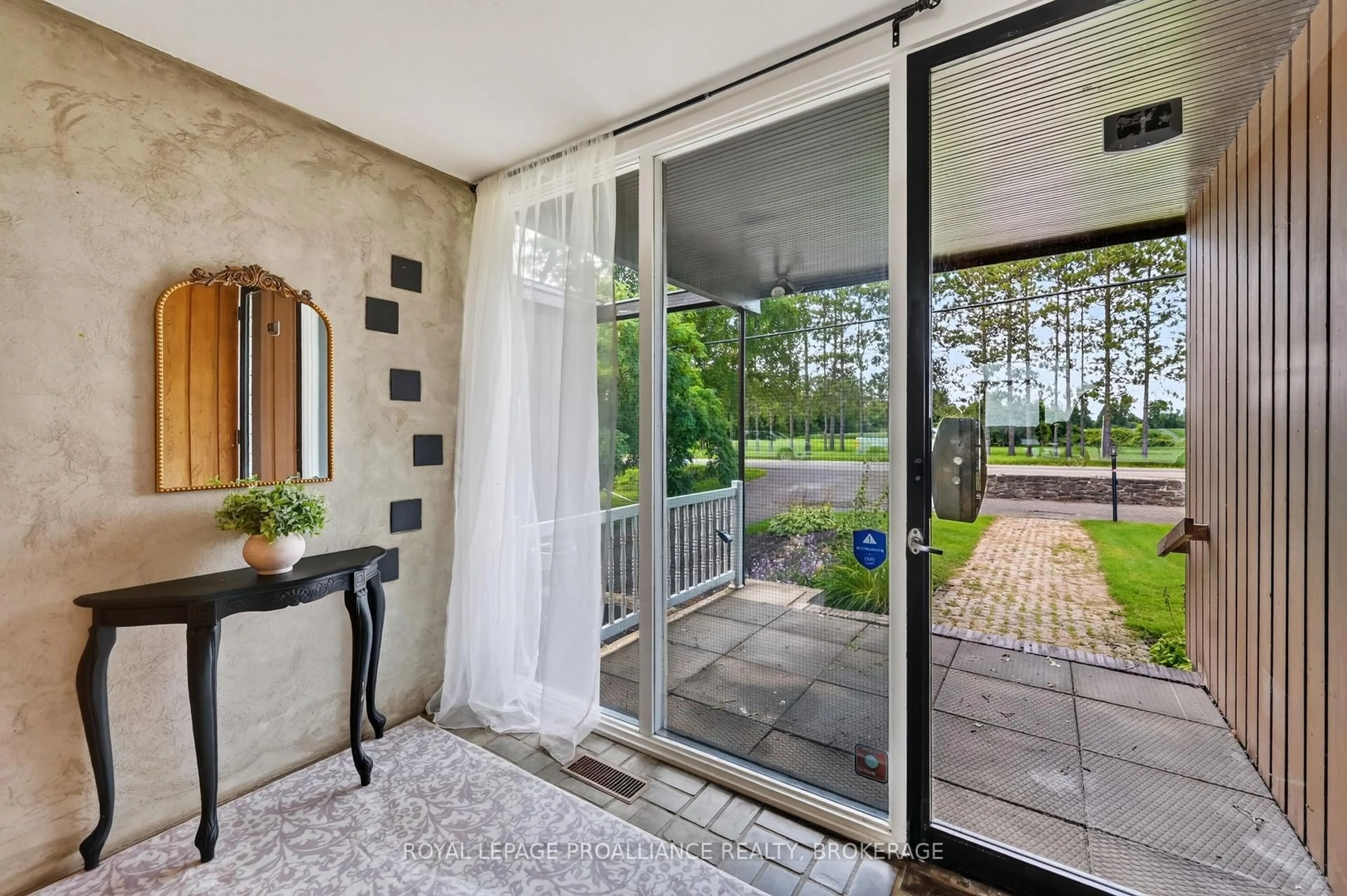 Patio, unknown for 1103 County Road 2, Augusta Ontario K6V 5T1