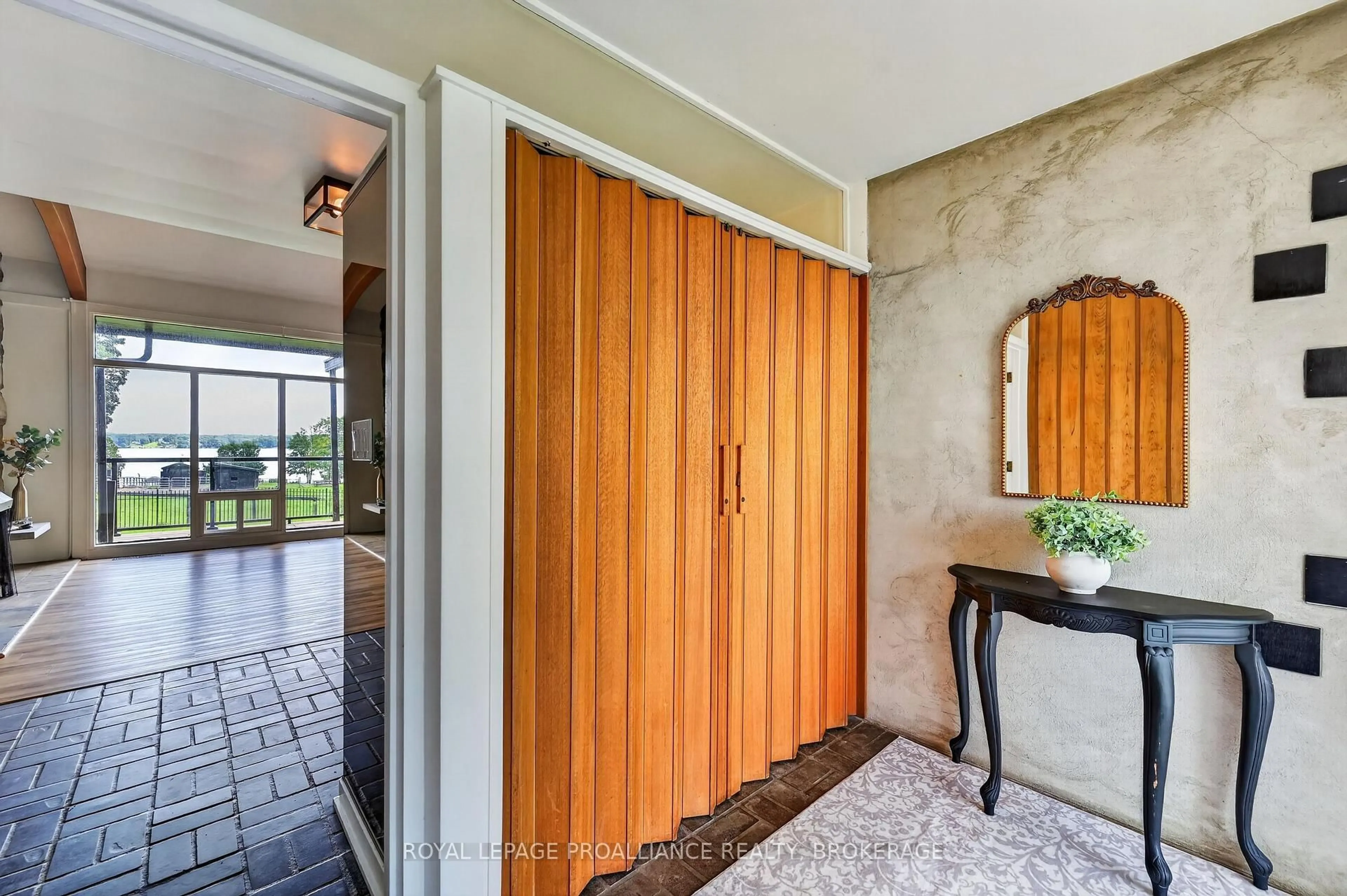 Indoor entryway for 1103 County Road 2, Augusta Ontario K6V 5T1