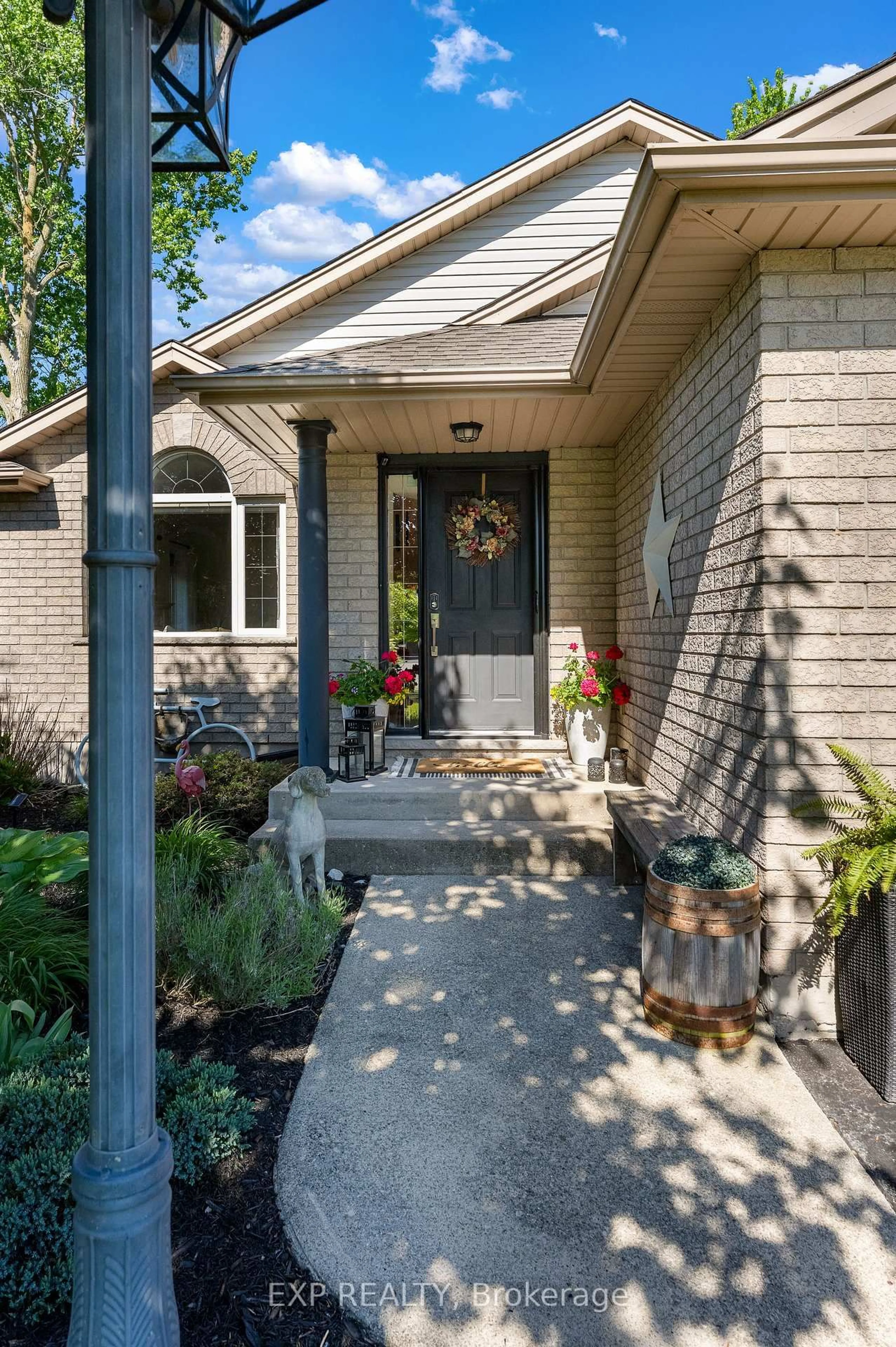 Indoor entryway for 43 Thorold Ave, Thorold Ontario L0S 1K0