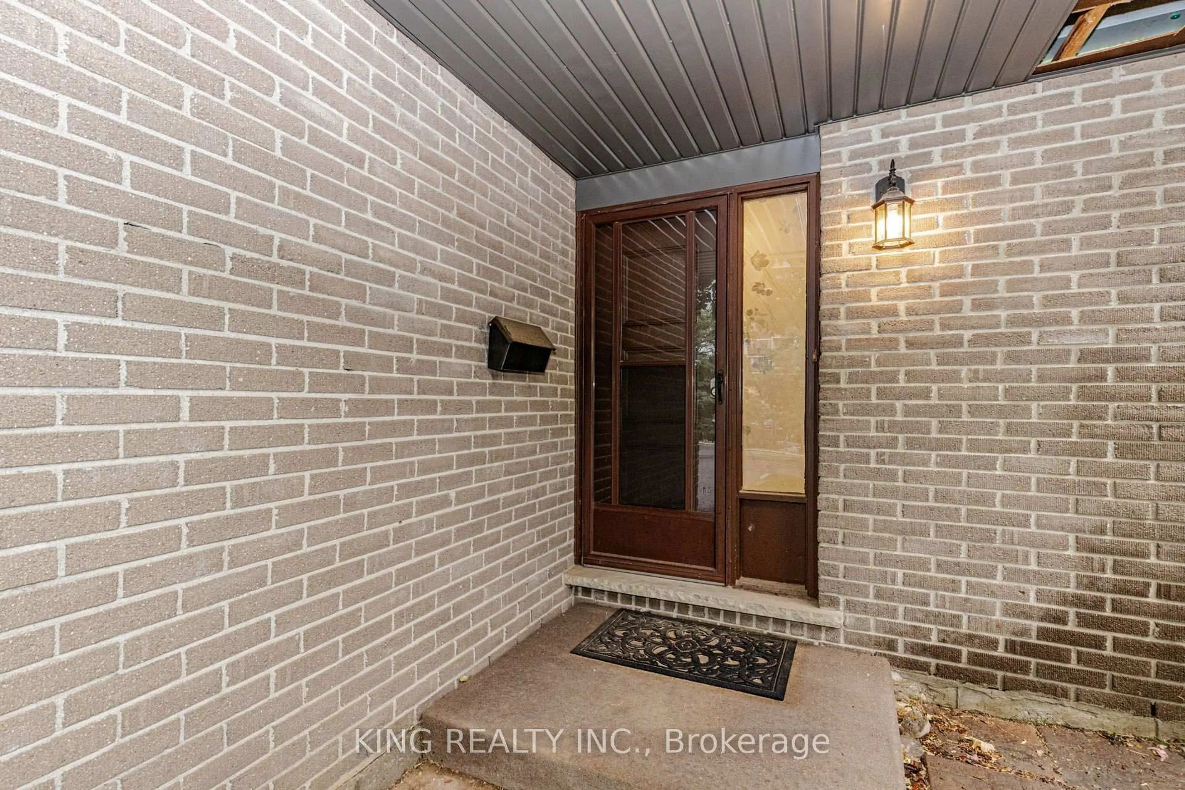 Indoor entryway for 46 Cedarwoods Cres #6, Kitchener Ontario N2C 2L7