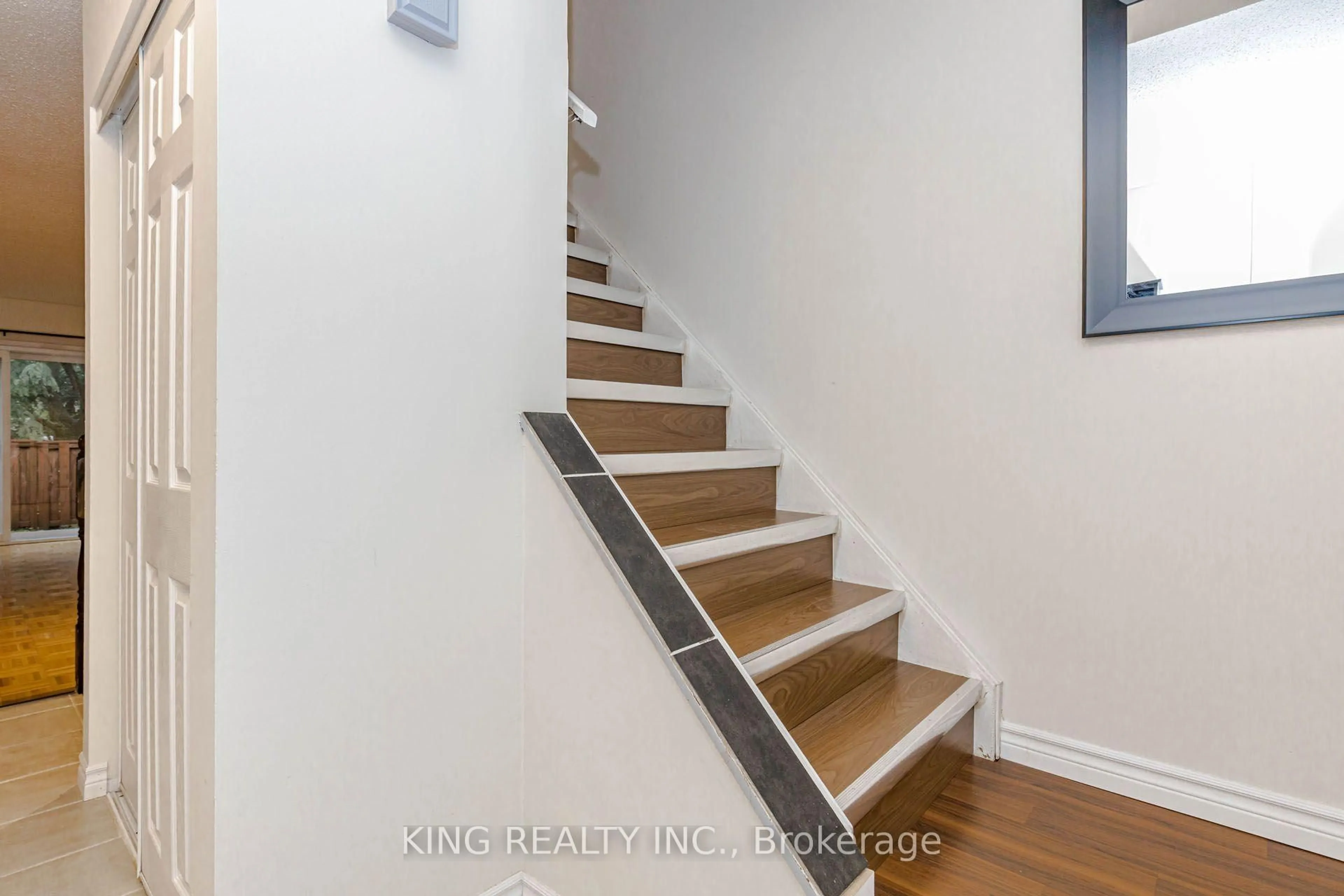 Stairs for 46 Cedarwoods Cres #6, Kitchener Ontario N2C 2L7