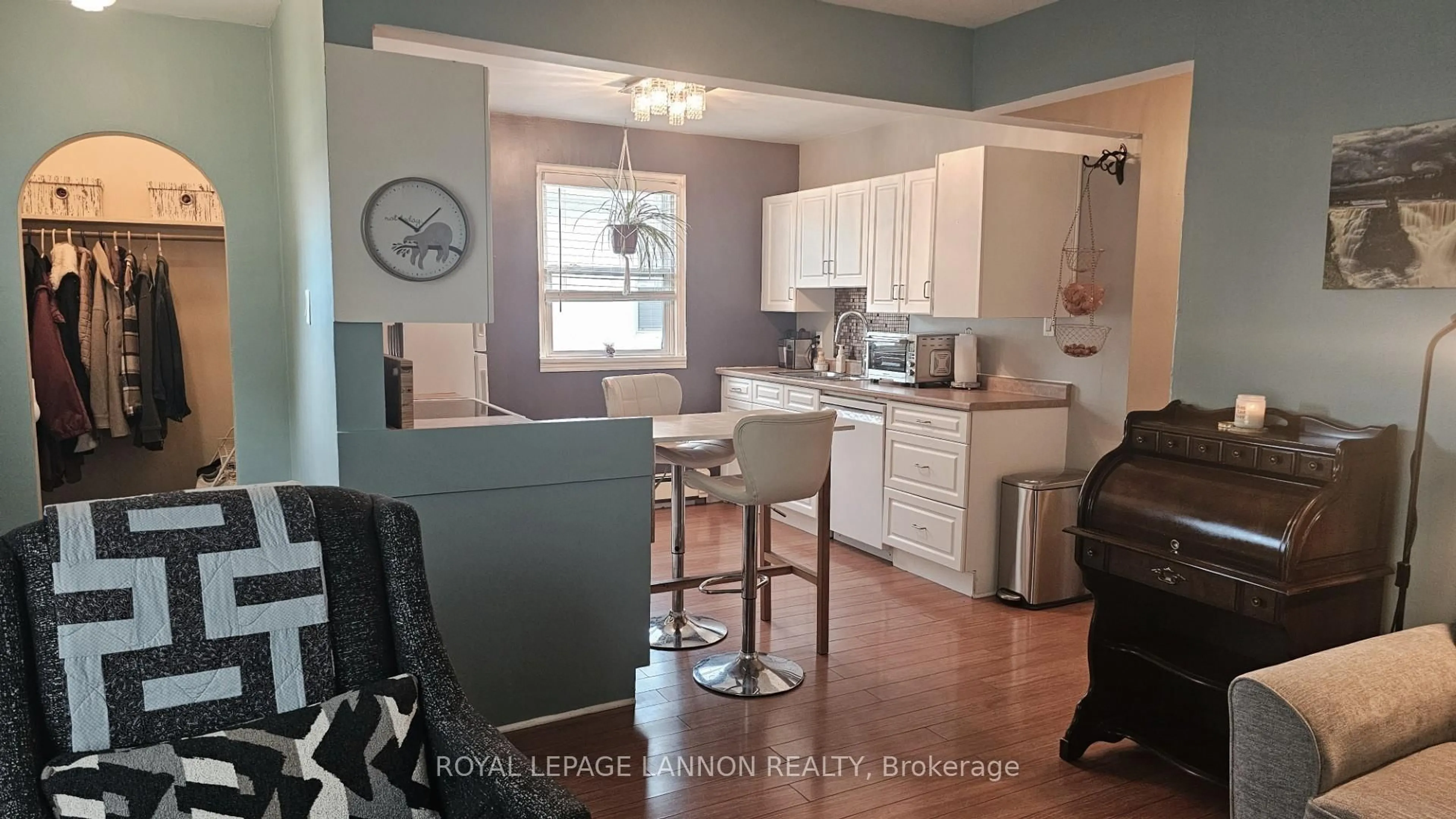 Open concept kitchen, unknown for 606 Kingsway, Thunder Bay Ontario P7E 2B1