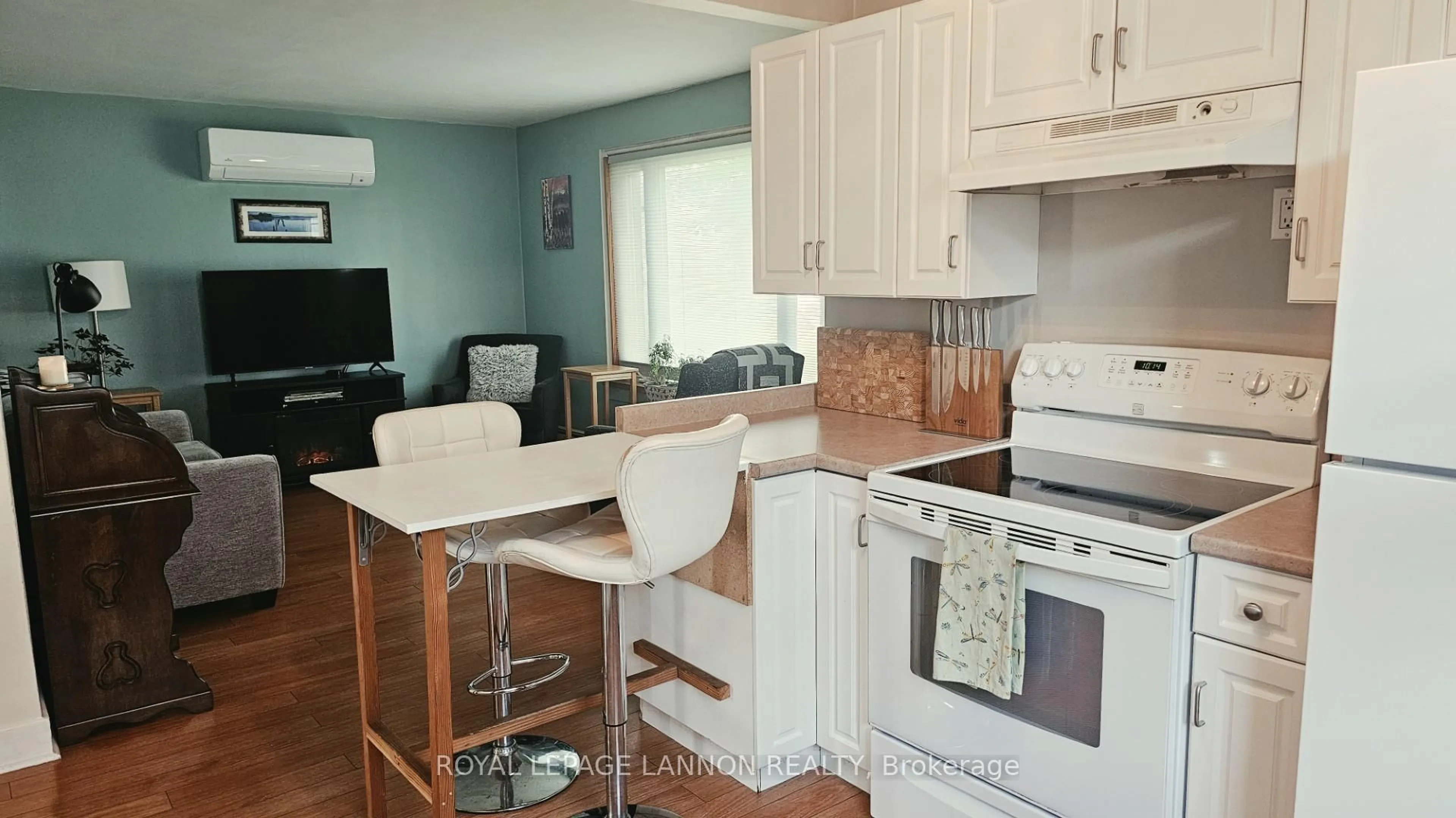 Open concept kitchen, unknown for 606 Kingsway, Thunder Bay Ontario P7E 2B1