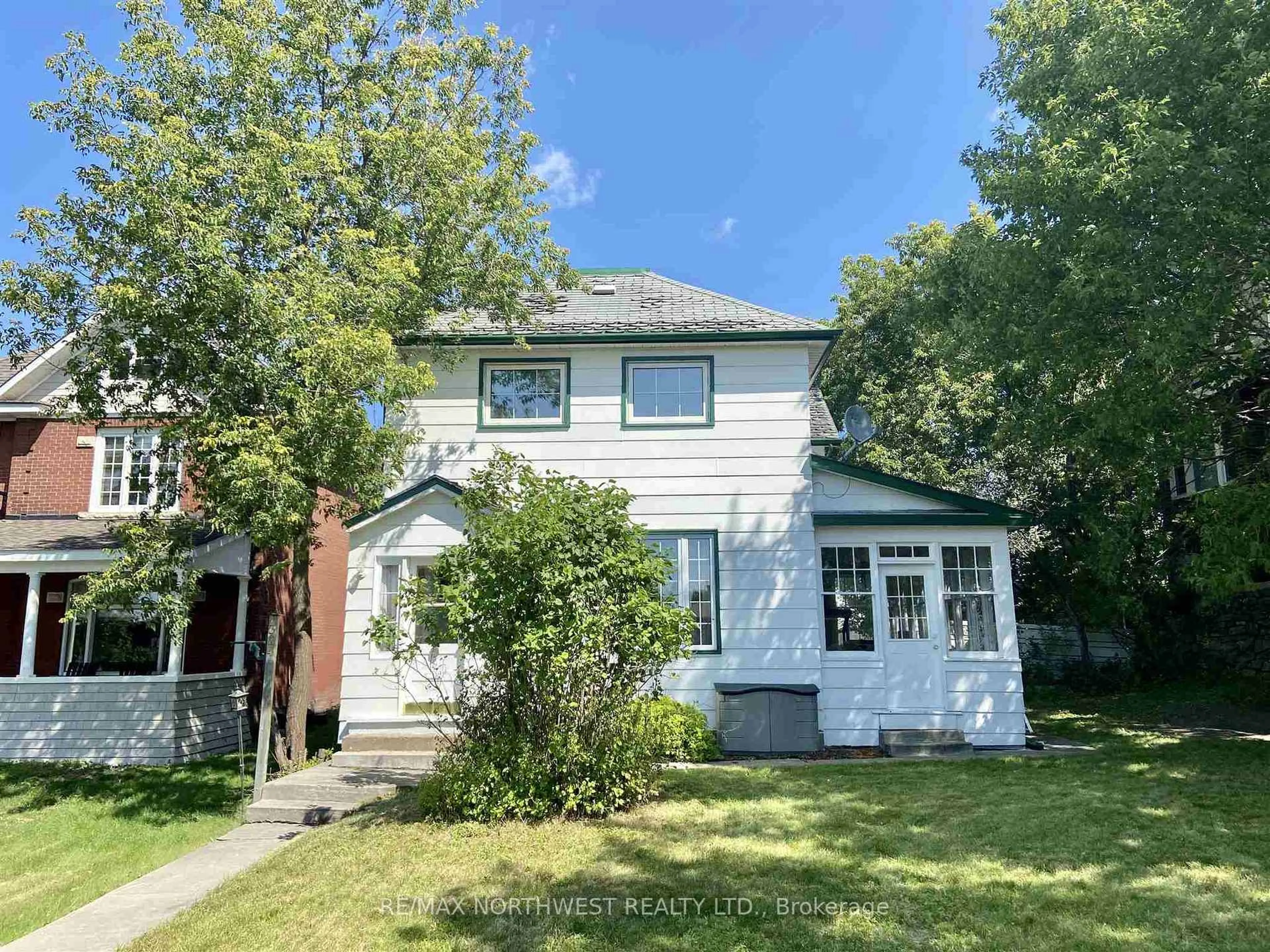 A pic from outside/outdoor area/front of a property/back of a property/a pic from drone, street for 324 Third St S, Kenora Ontario P9N 1H9