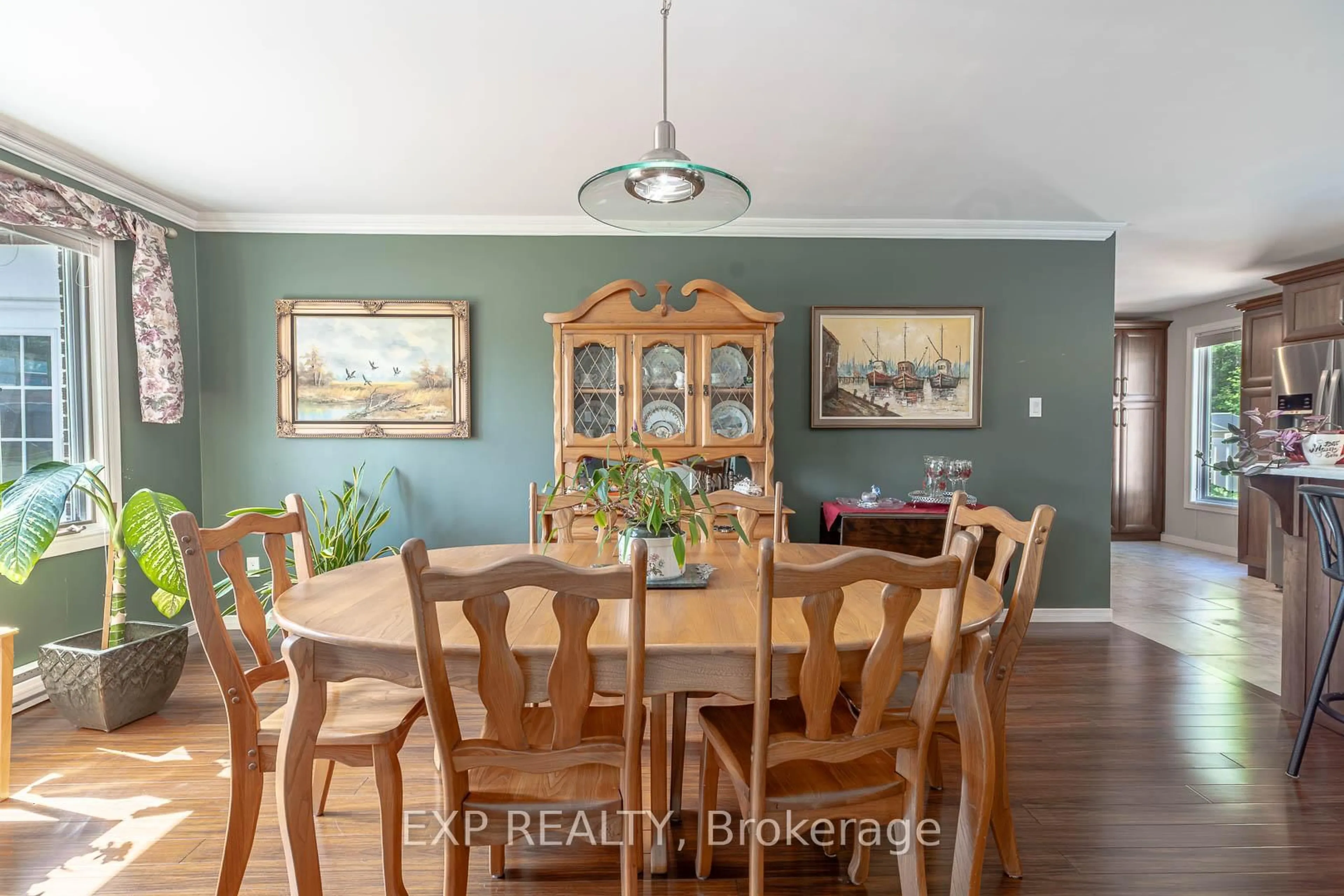 Dining room, wood/laminate floor for 10 Kathryn Cres, North Bay Ontario P1B 8P4