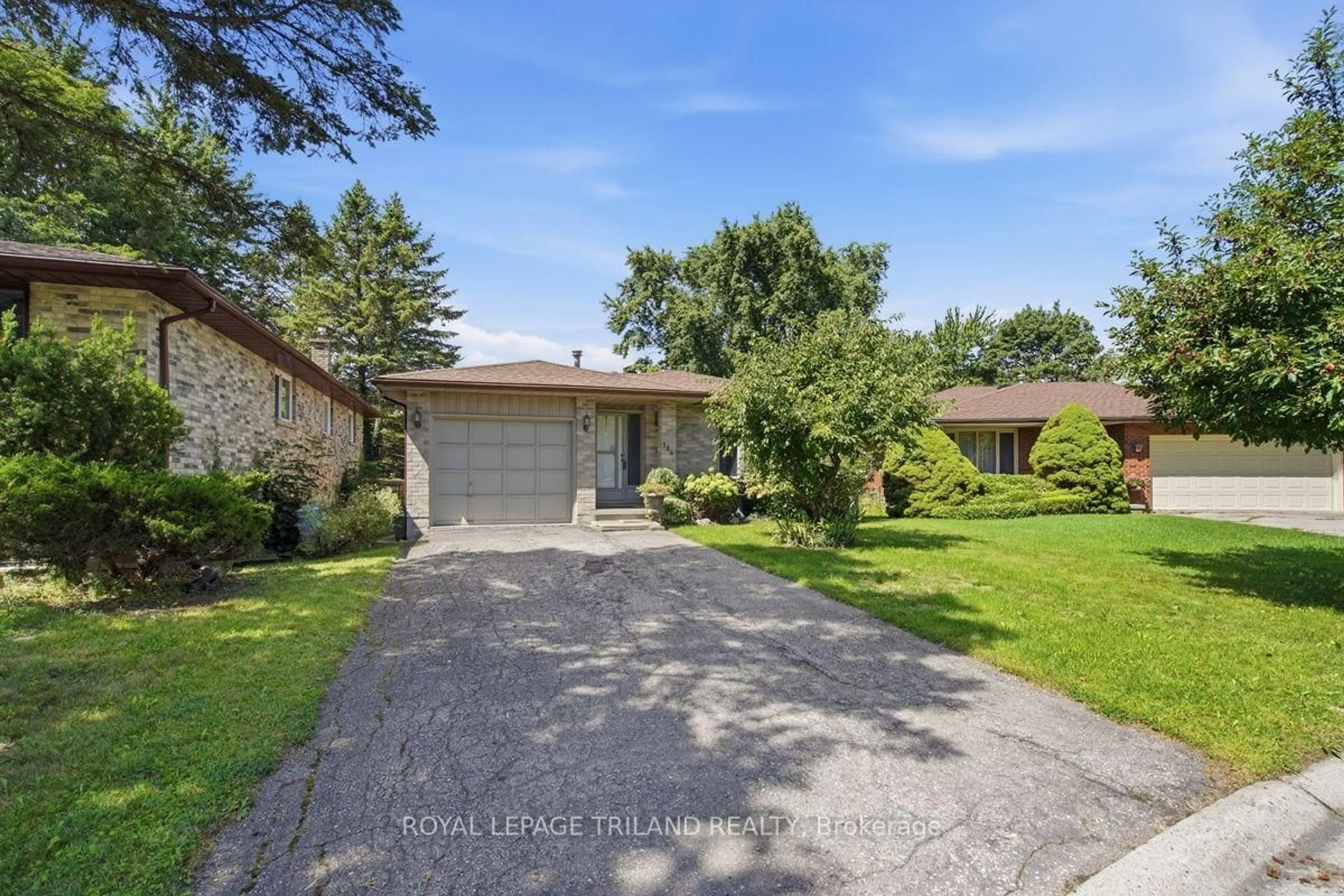 A pic from outside/outdoor area/front of a property/back of a property/a pic from drone, street for 184 Chesham Pl, London North Ontario N6G 3T7