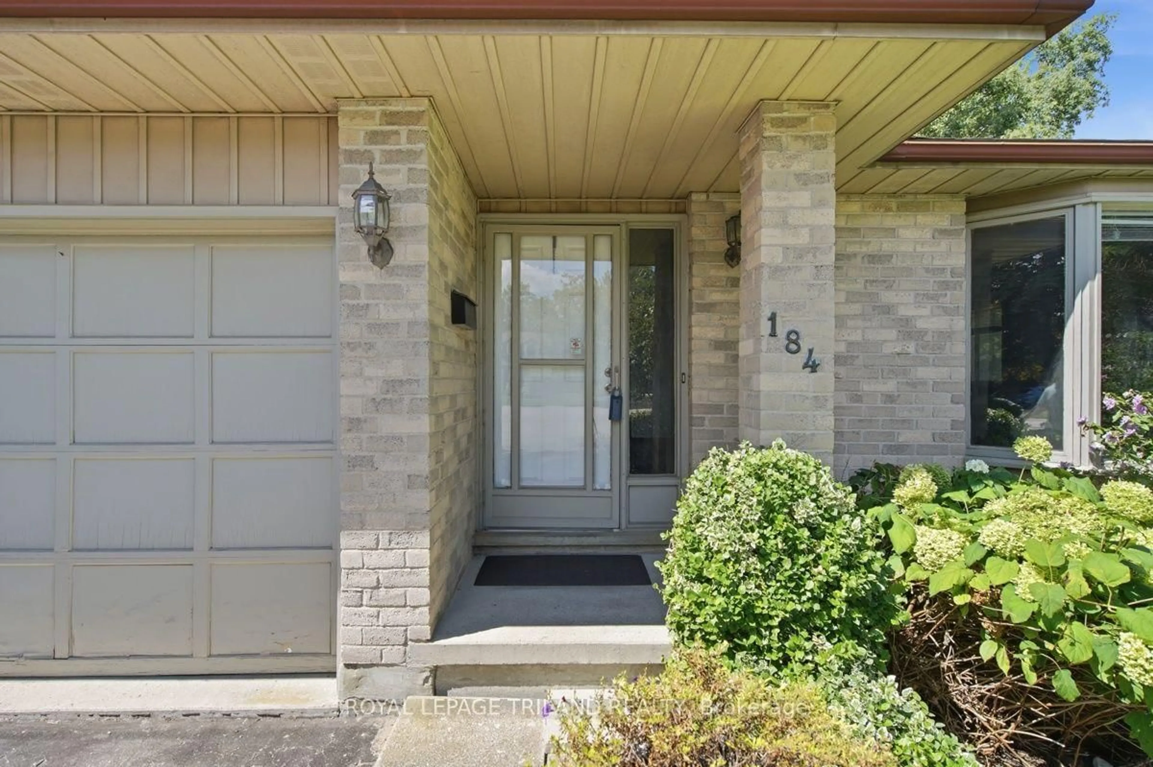 Indoor entryway for 184 Chesham Pl, London North Ontario N6G 3T7