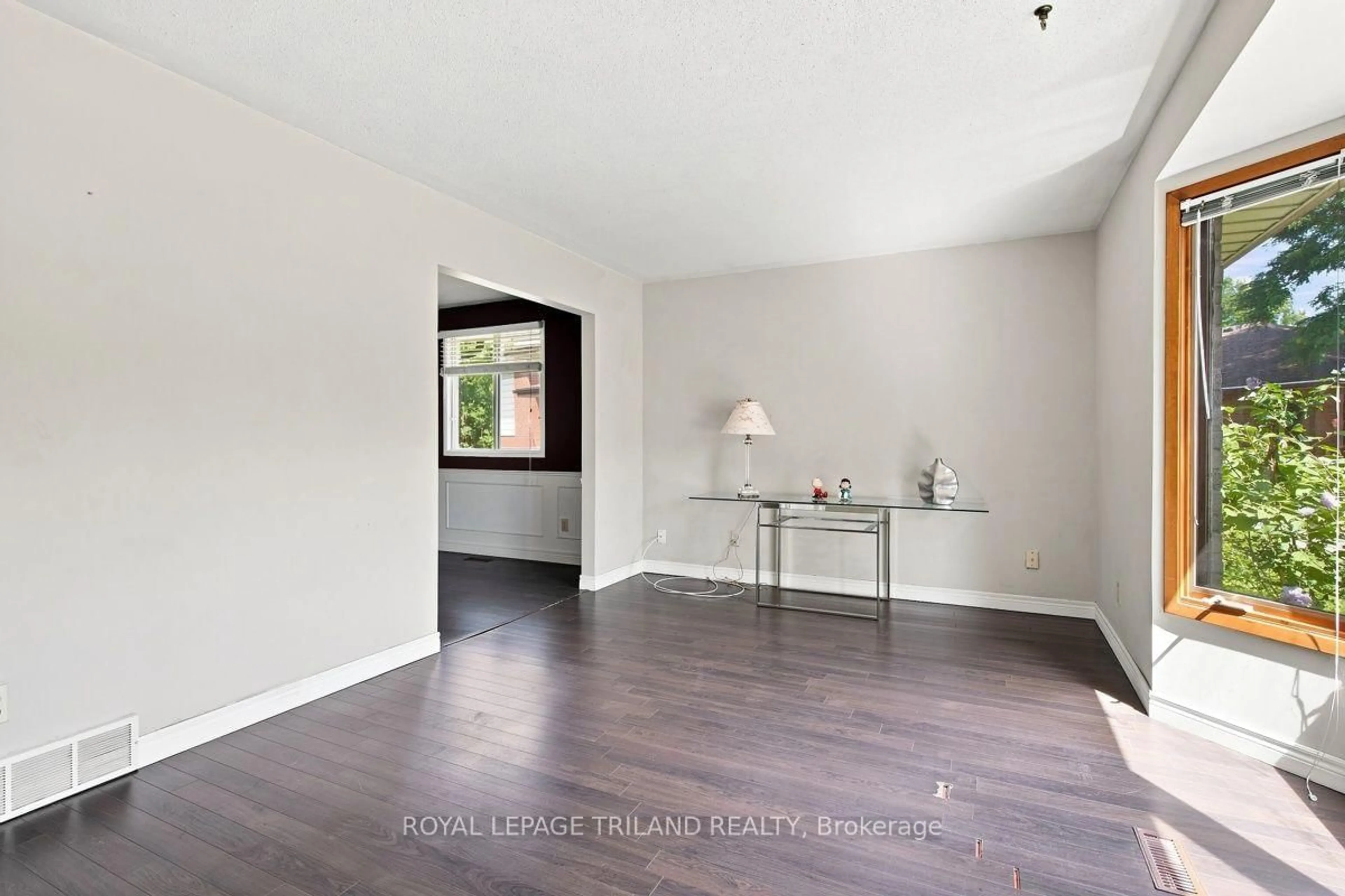 A pic of a room for 184 Chesham Pl, London North Ontario N6G 3T7