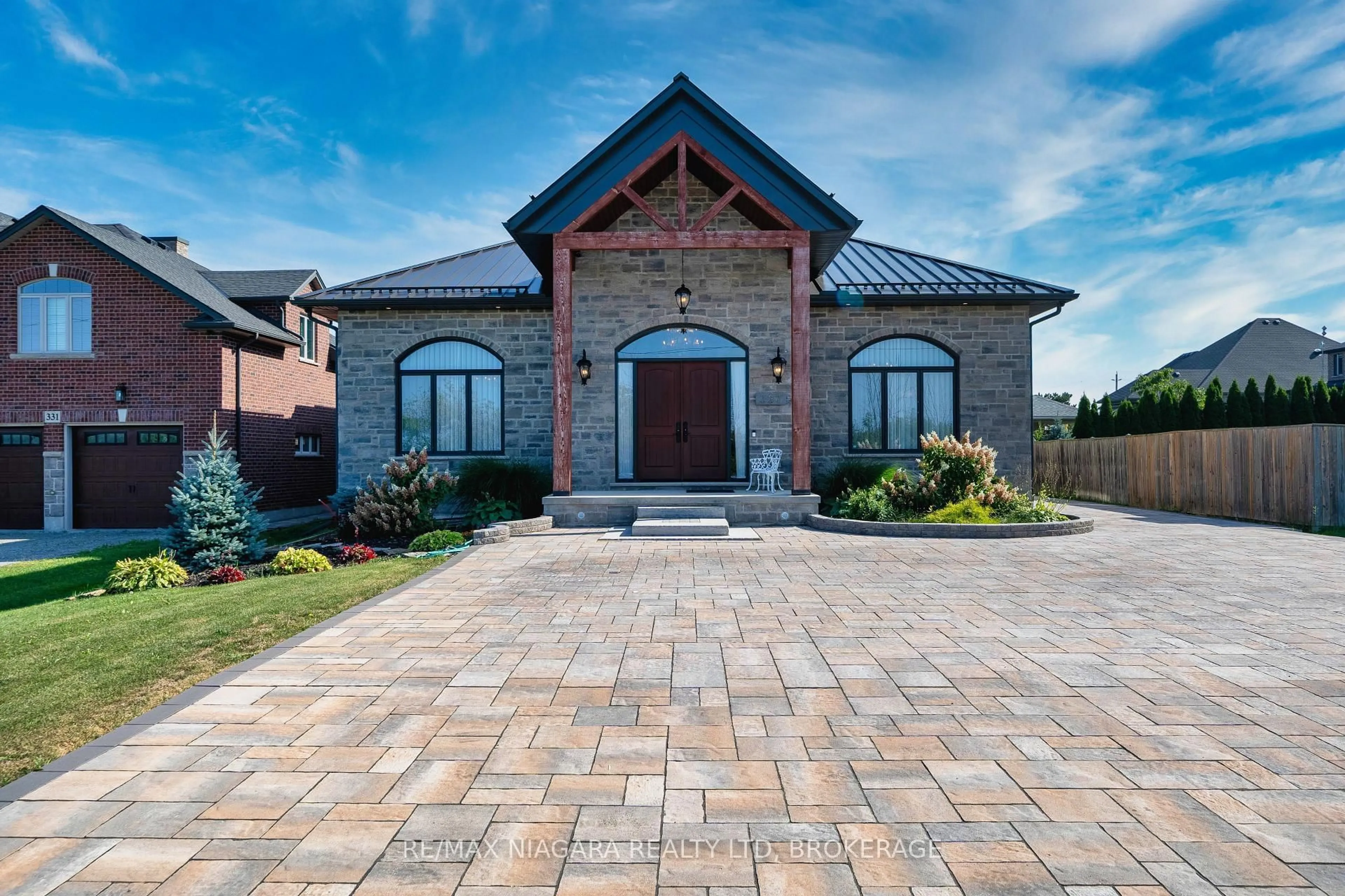 Home with brick exterior material, street for 327 Queenston Rd, Niagara-on-the-Lake Ontario L0S 1J0