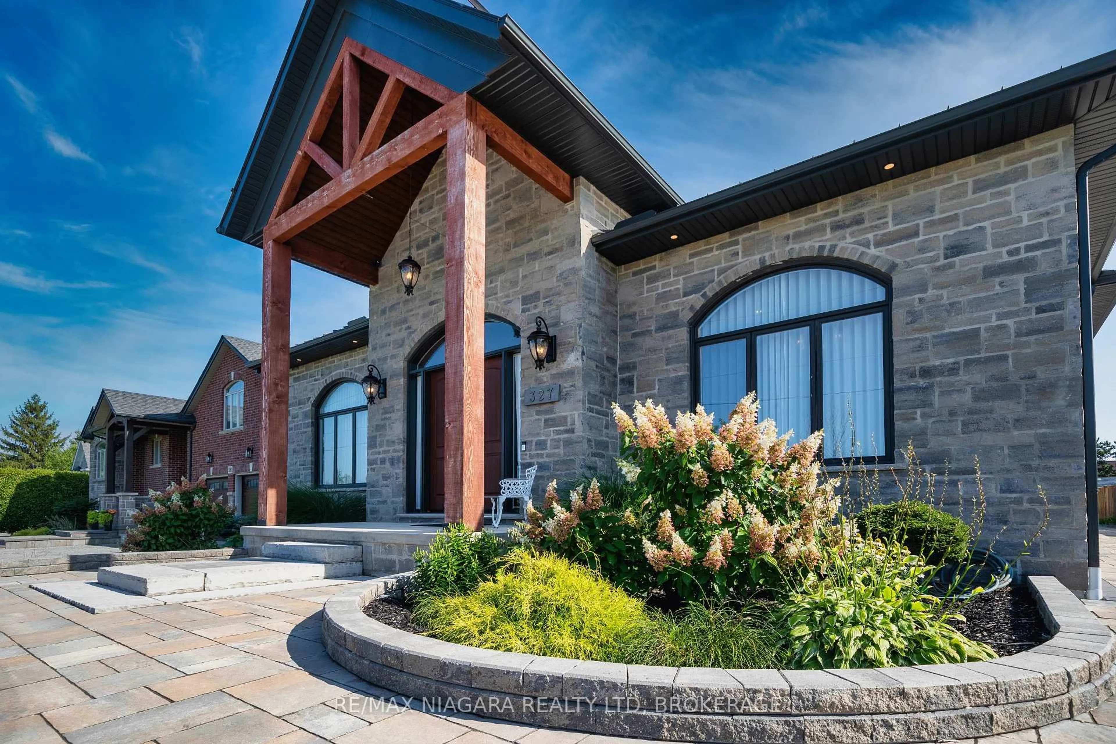 Home with brick exterior material, building for 327 Queenston Rd, Niagara-on-the-Lake Ontario L0S 1J0