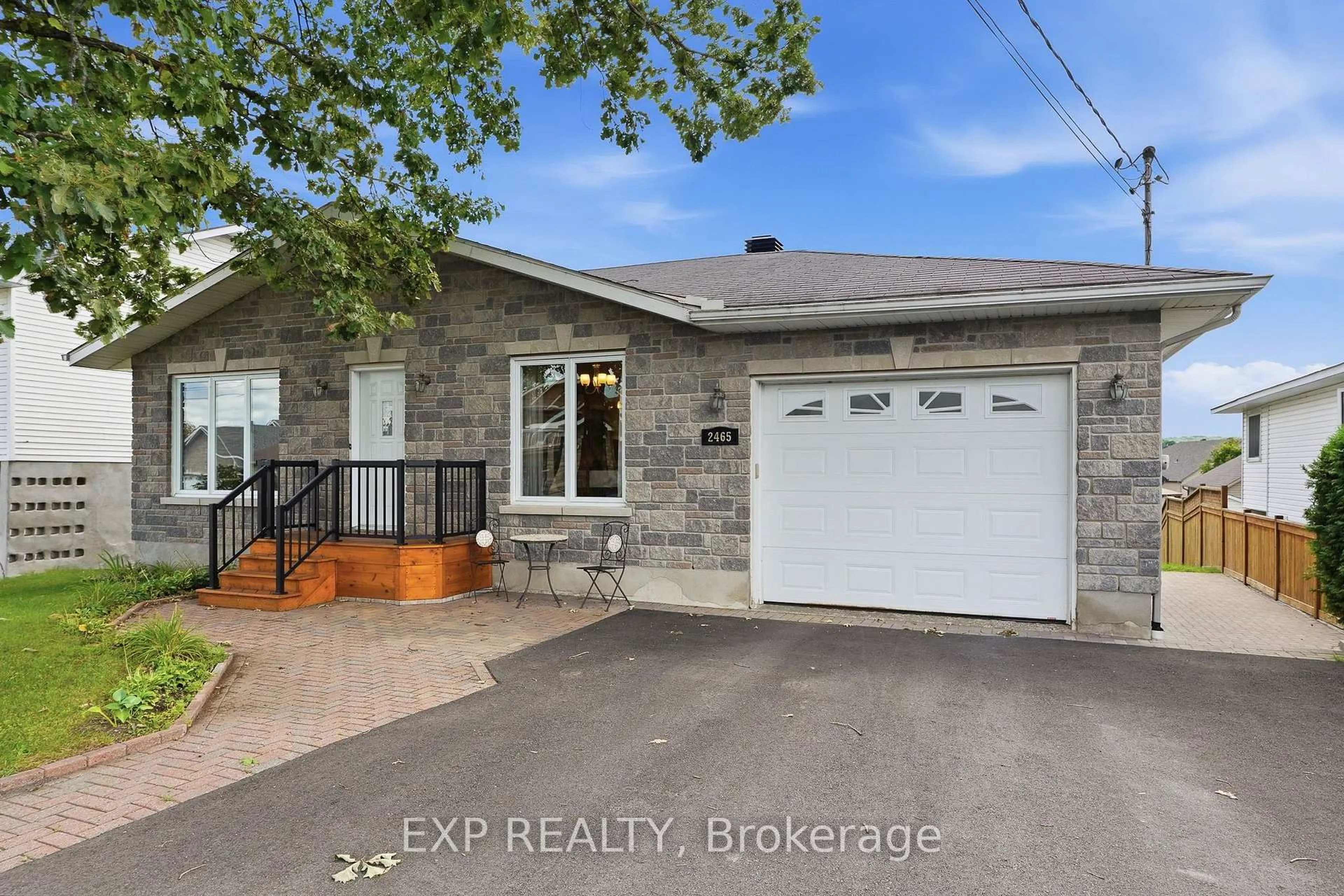 A pic from outside/outdoor area/front of a property/back of a property/a pic from drone, street for 2465 Woods St, Clarence-Rockland Ontario K4K 1J3