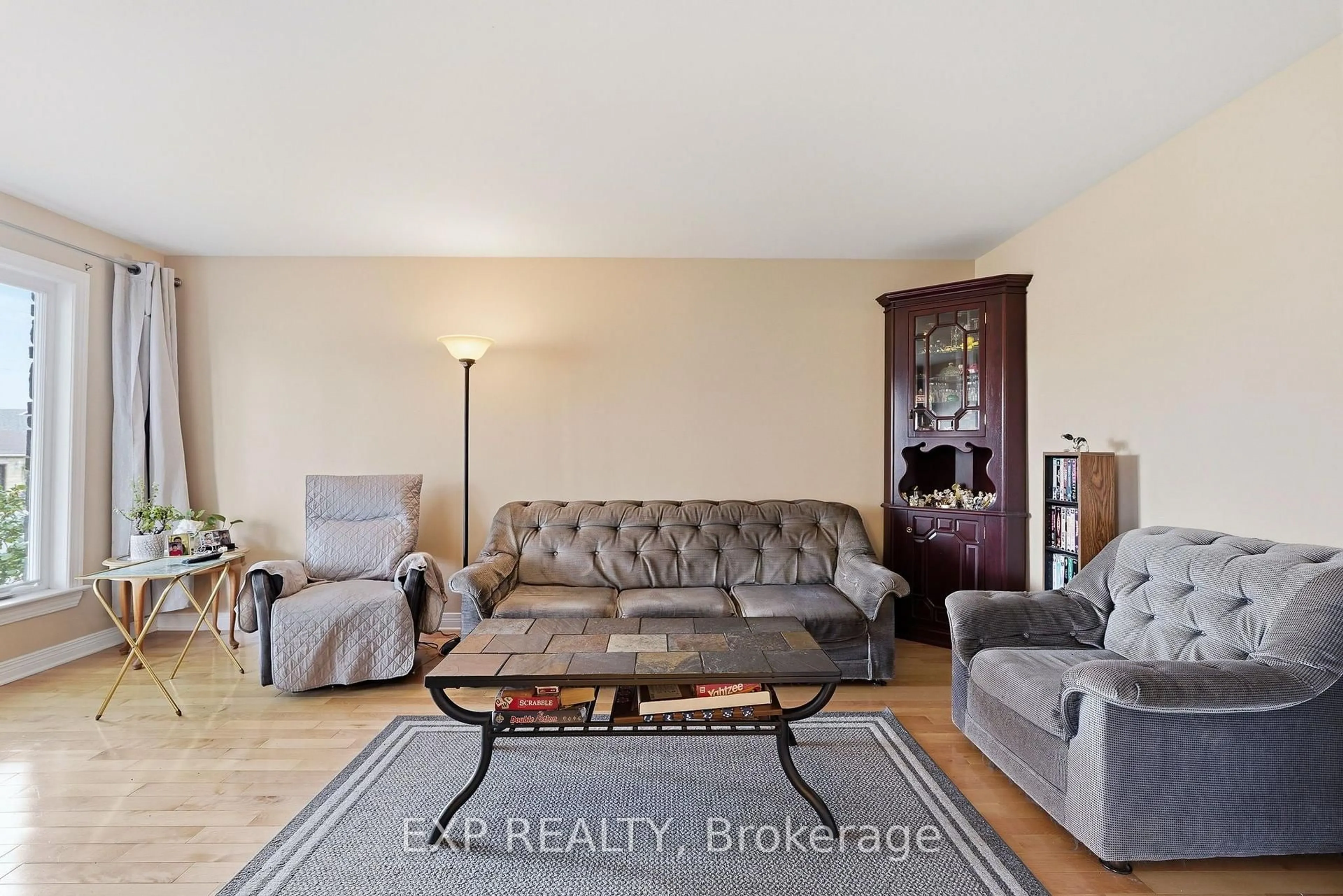 Living room with furniture, unknown for 2465 Woods St, Clarence-Rockland Ontario K4K 1J3