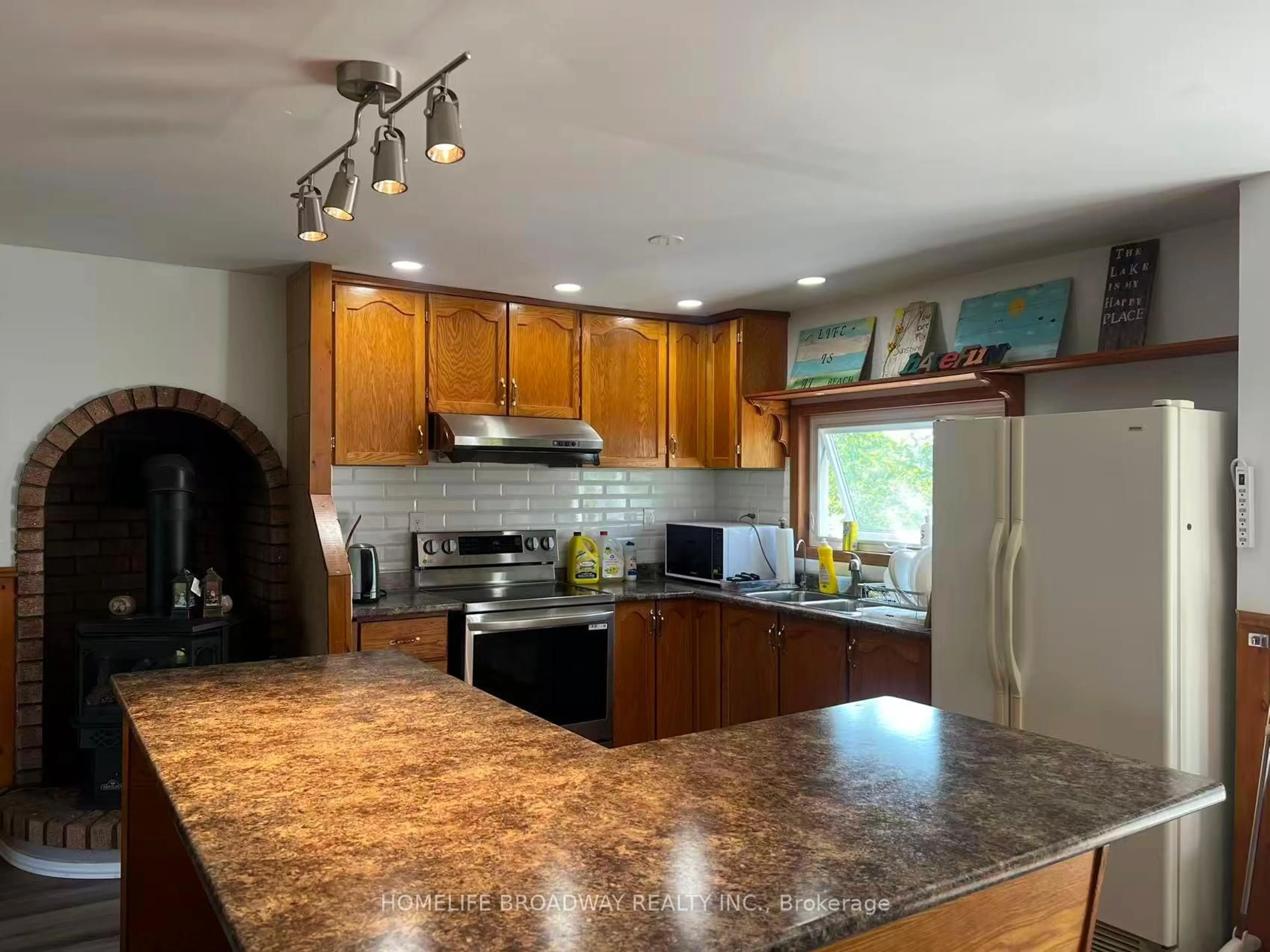Open concept kitchen, unknown for 1389 Portage Rd, Kawartha Lakes Ontario K0M 2B0