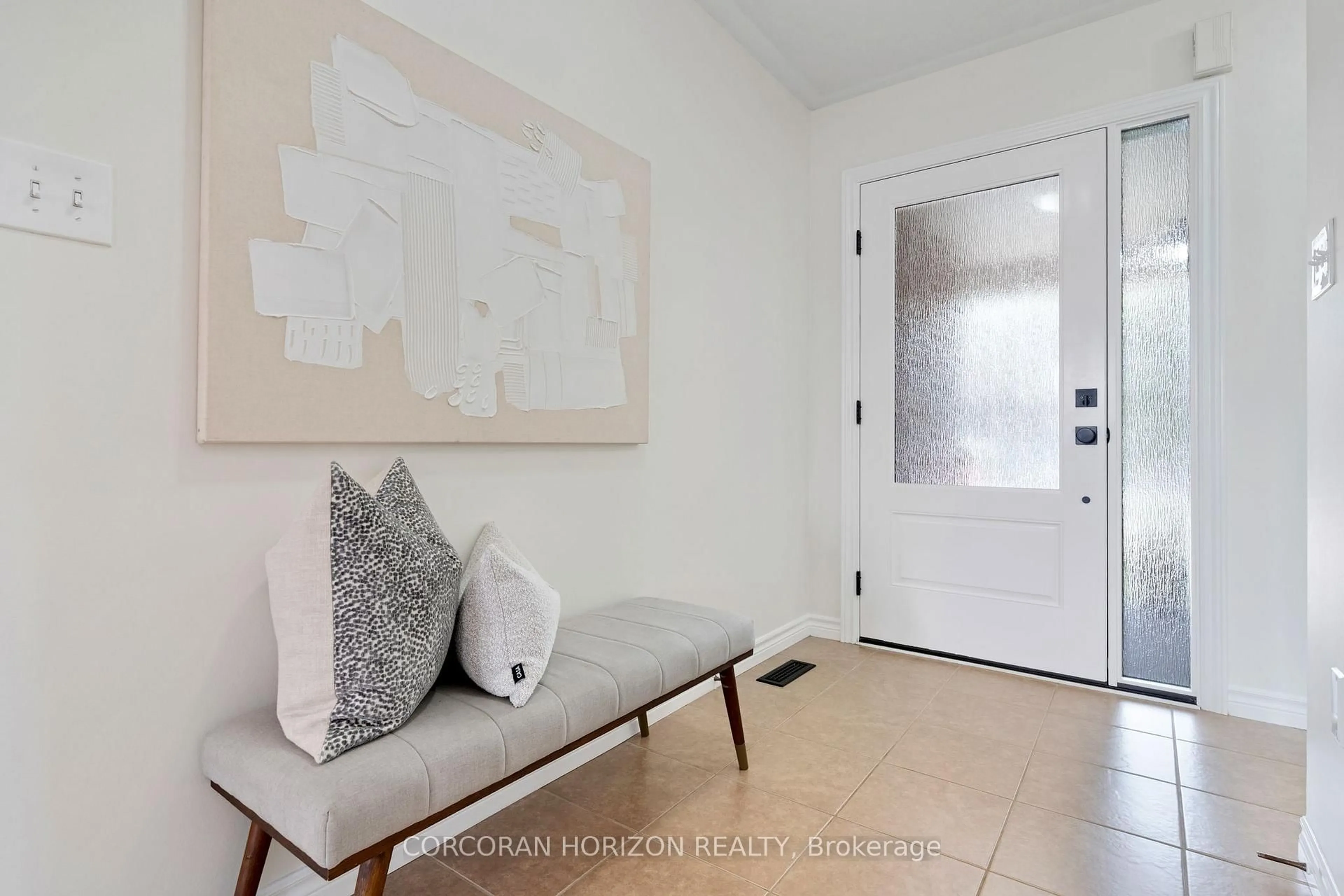Indoor entryway for 32 Chase Cres, Cambridge Ontario N3C 0C5