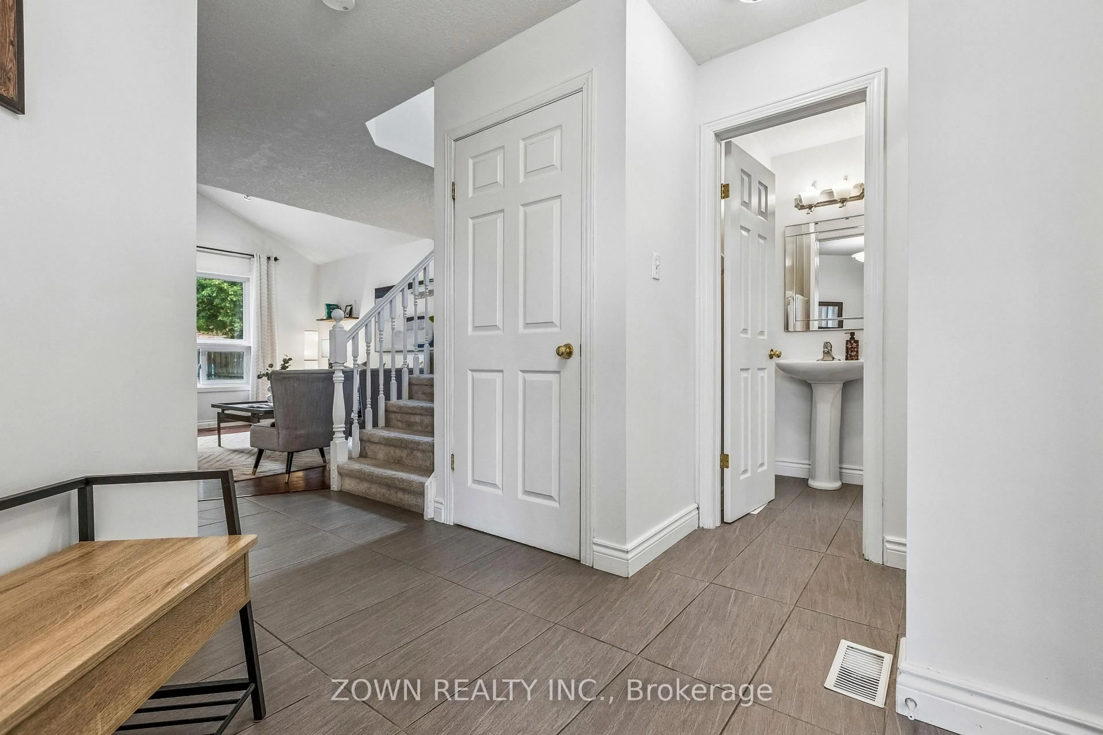 Indoor entryway for 60 Marl Meadow Dr, Kitchener Ontario N2R 1L4