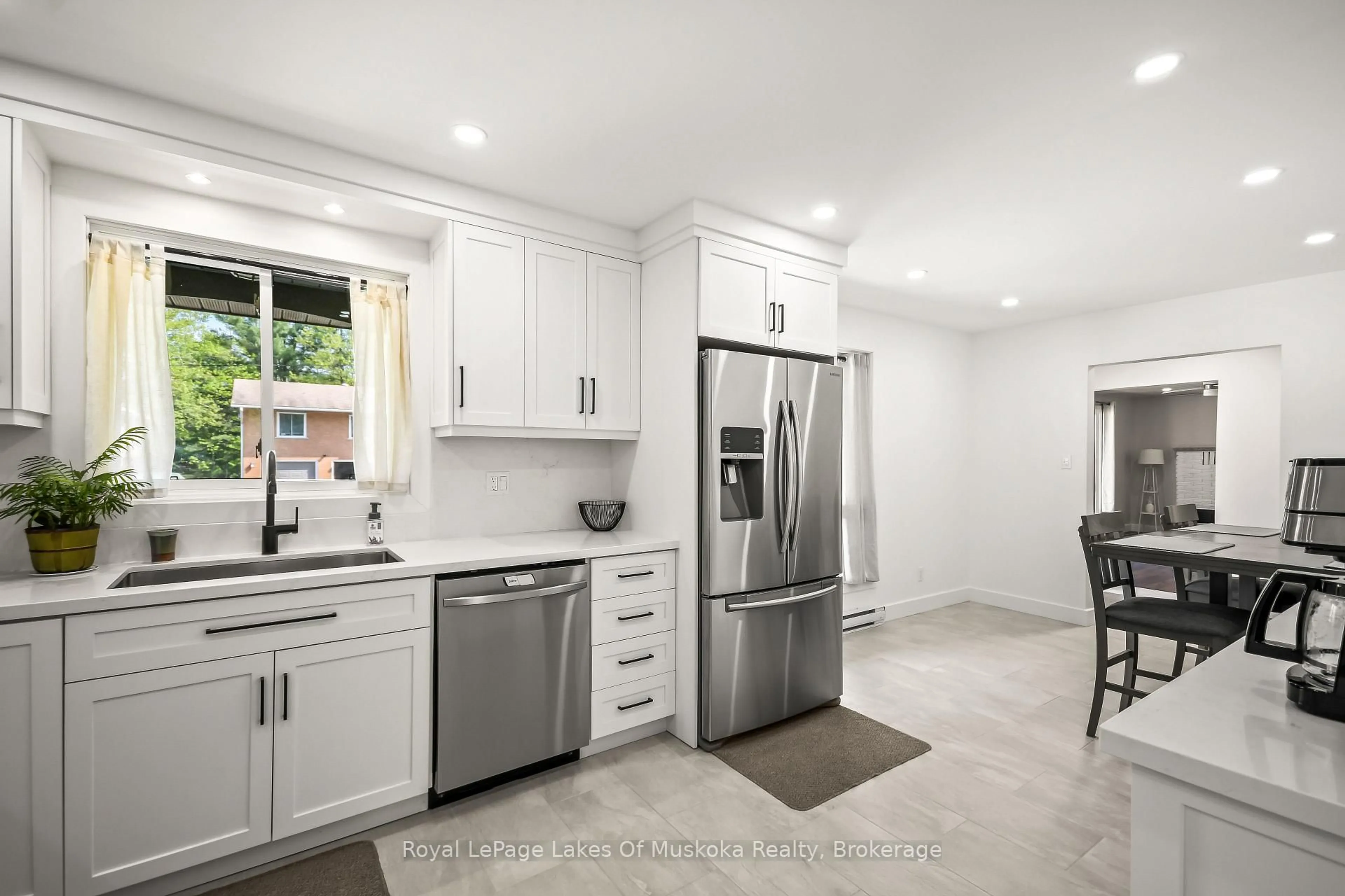 Open concept kitchen, ceramic/tile floor for 571 David St, Gravenhurst Ontario P1P 1M1