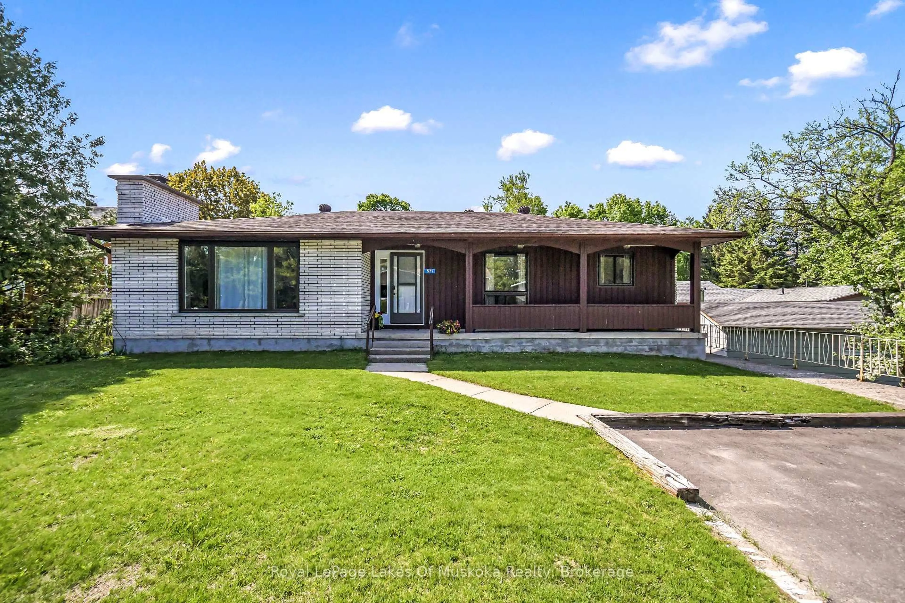 Home with brick exterior material, street for 571 David St, Gravenhurst Ontario P1P 1M1