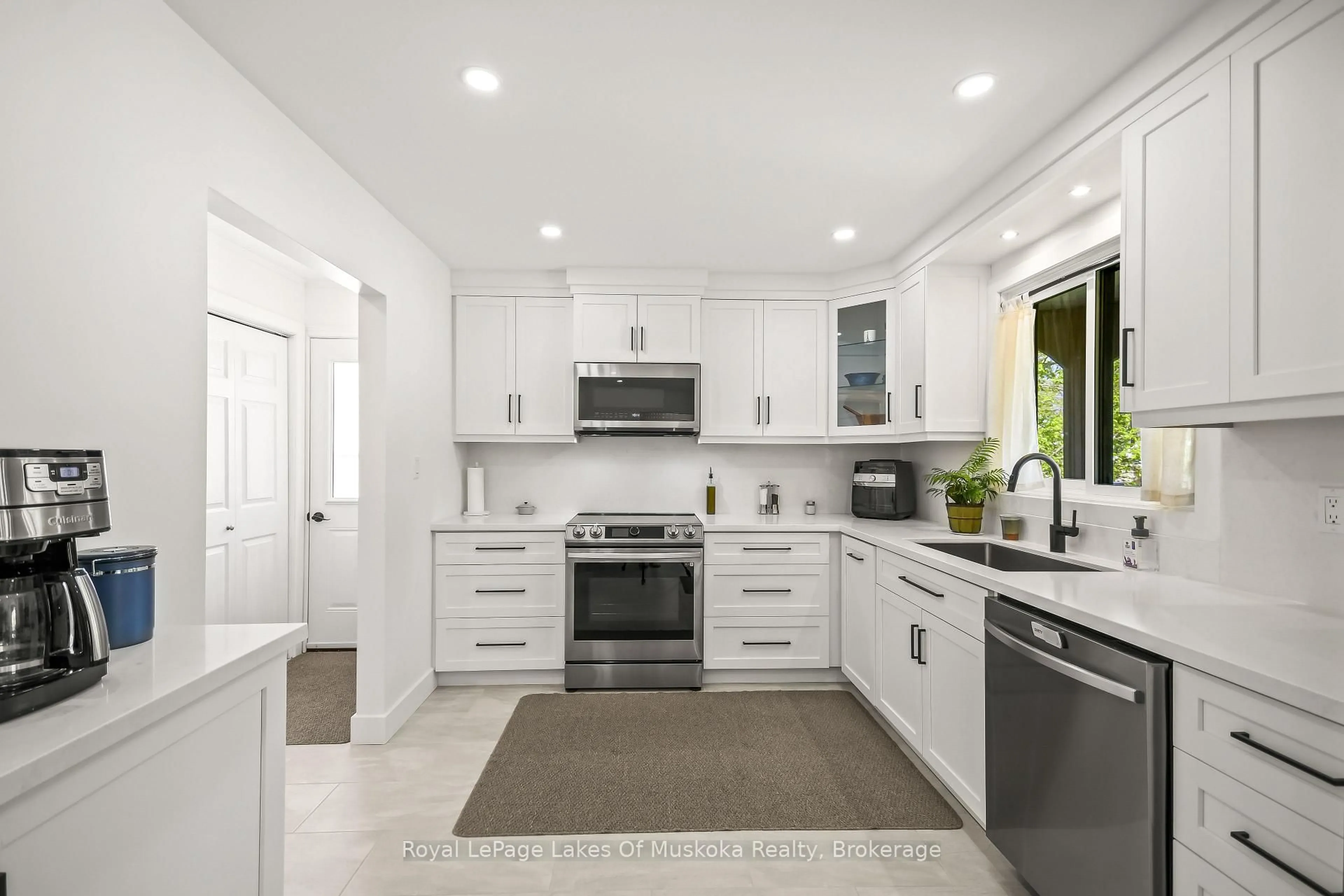 Contemporary kitchen, ceramic/tile floor for 571 David St, Gravenhurst Ontario P1P 1M1