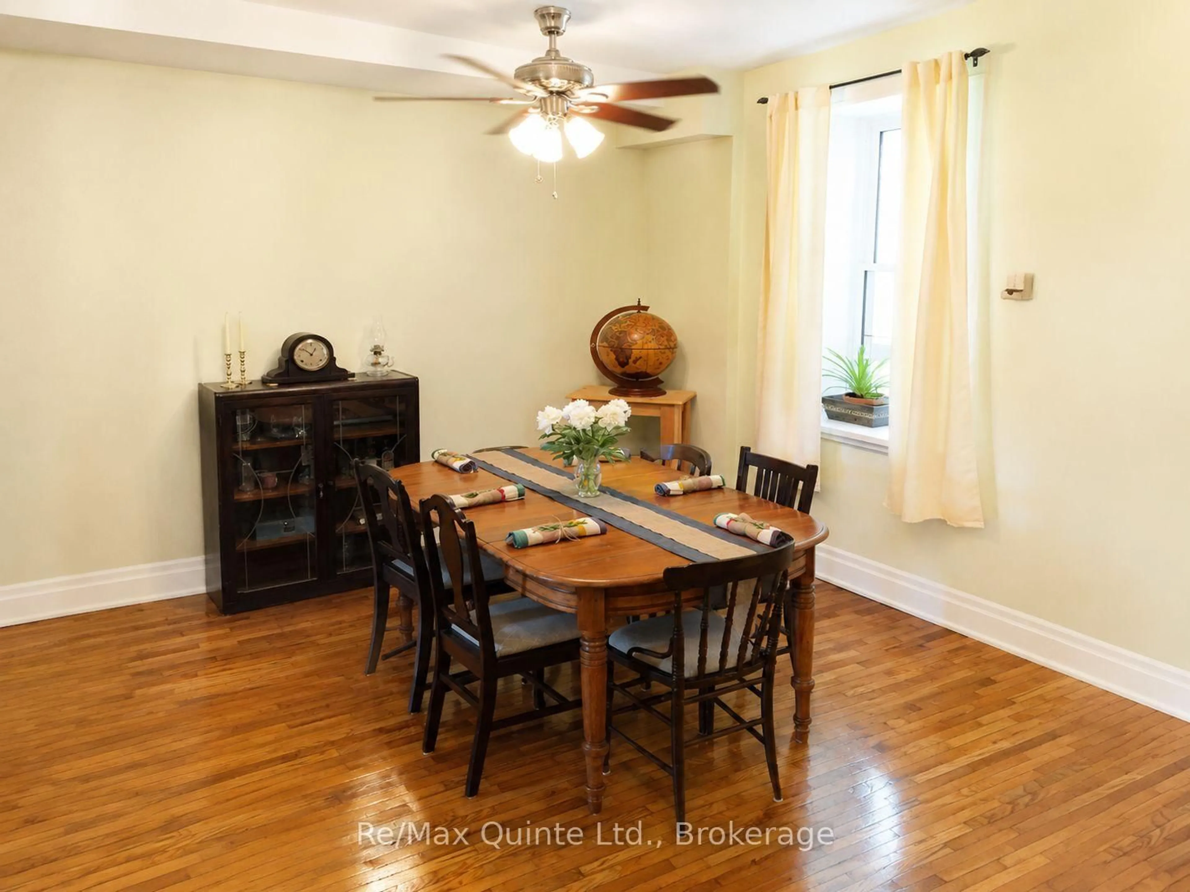 Dining room, wood/laminate floor for 296 Coleman St, Belleville Ontario K8N 3J1