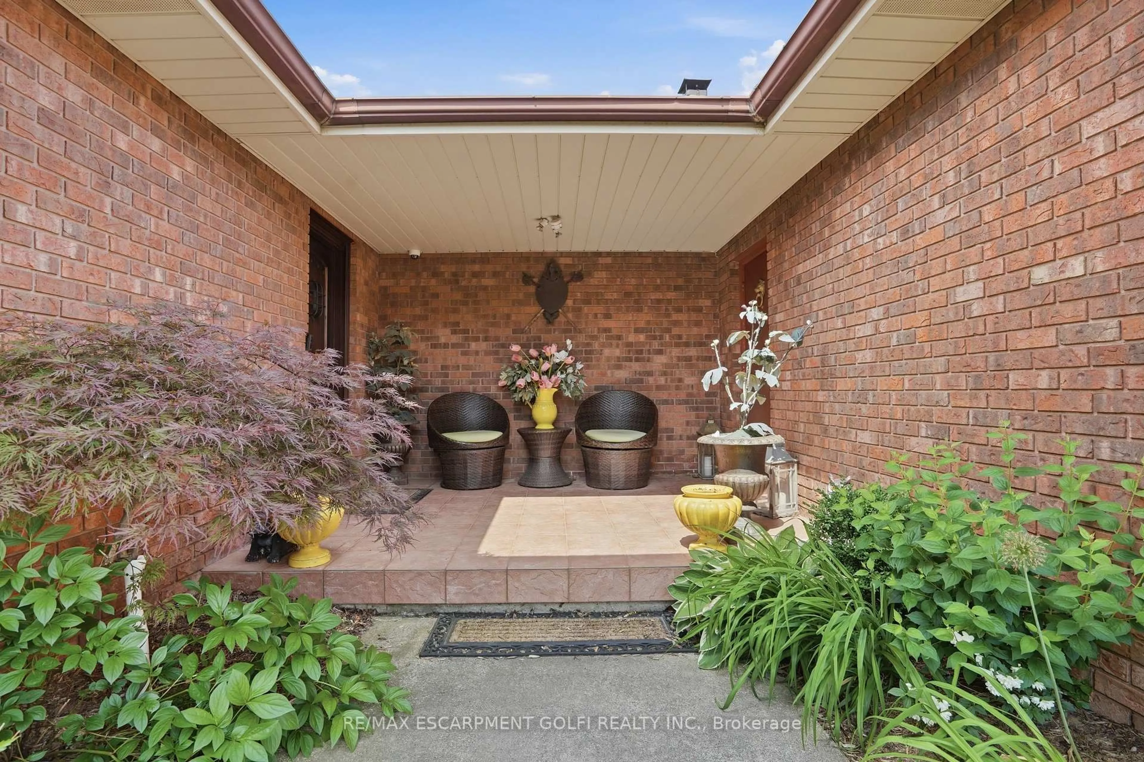 Patio, street for 710 Concession 2 Rd, Niagara-on-the-Lake Ontario L0S 1J0