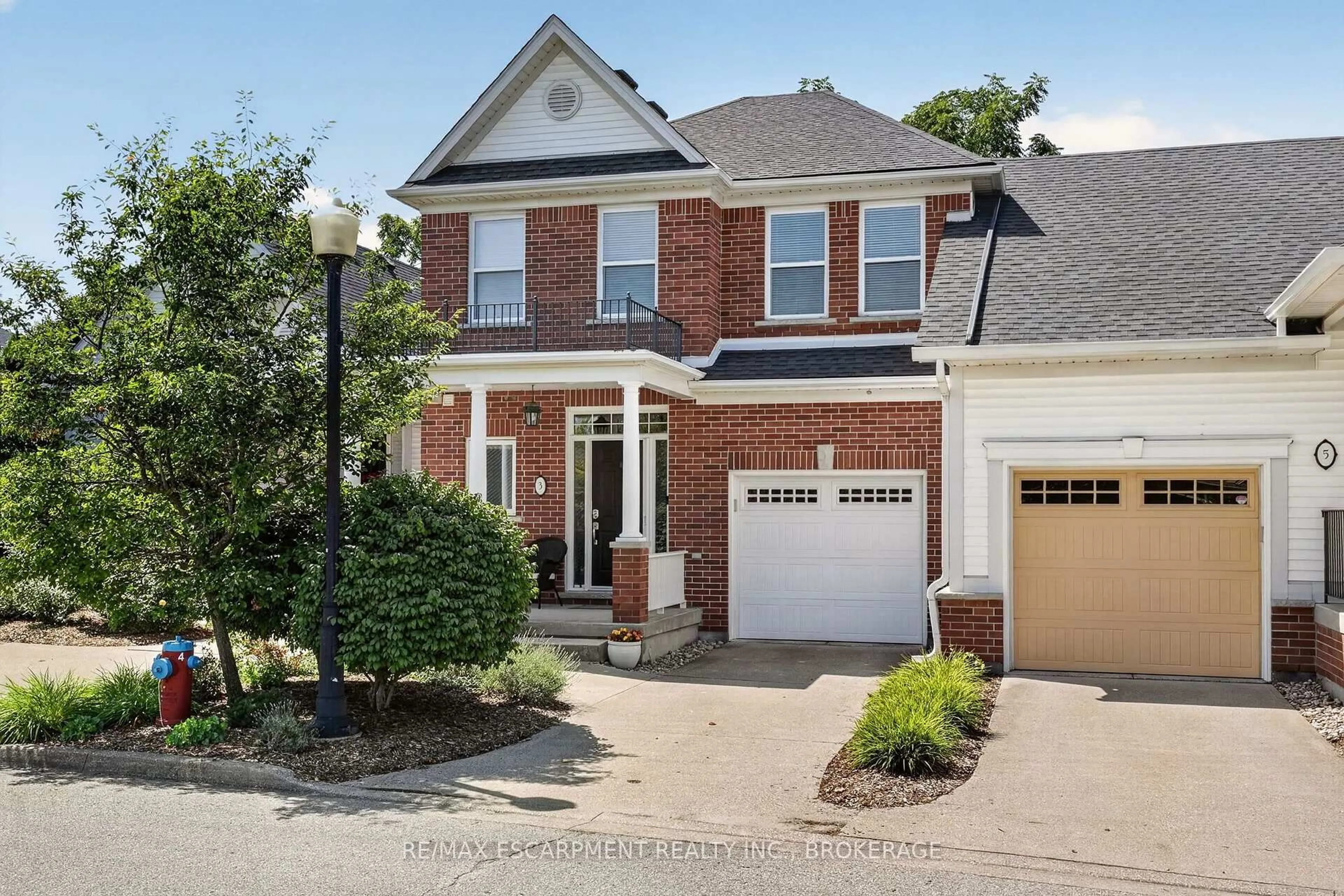 Home with brick exterior material, street for 3 Black Walnut Common, St. Catharines Ontario L2S 4C8