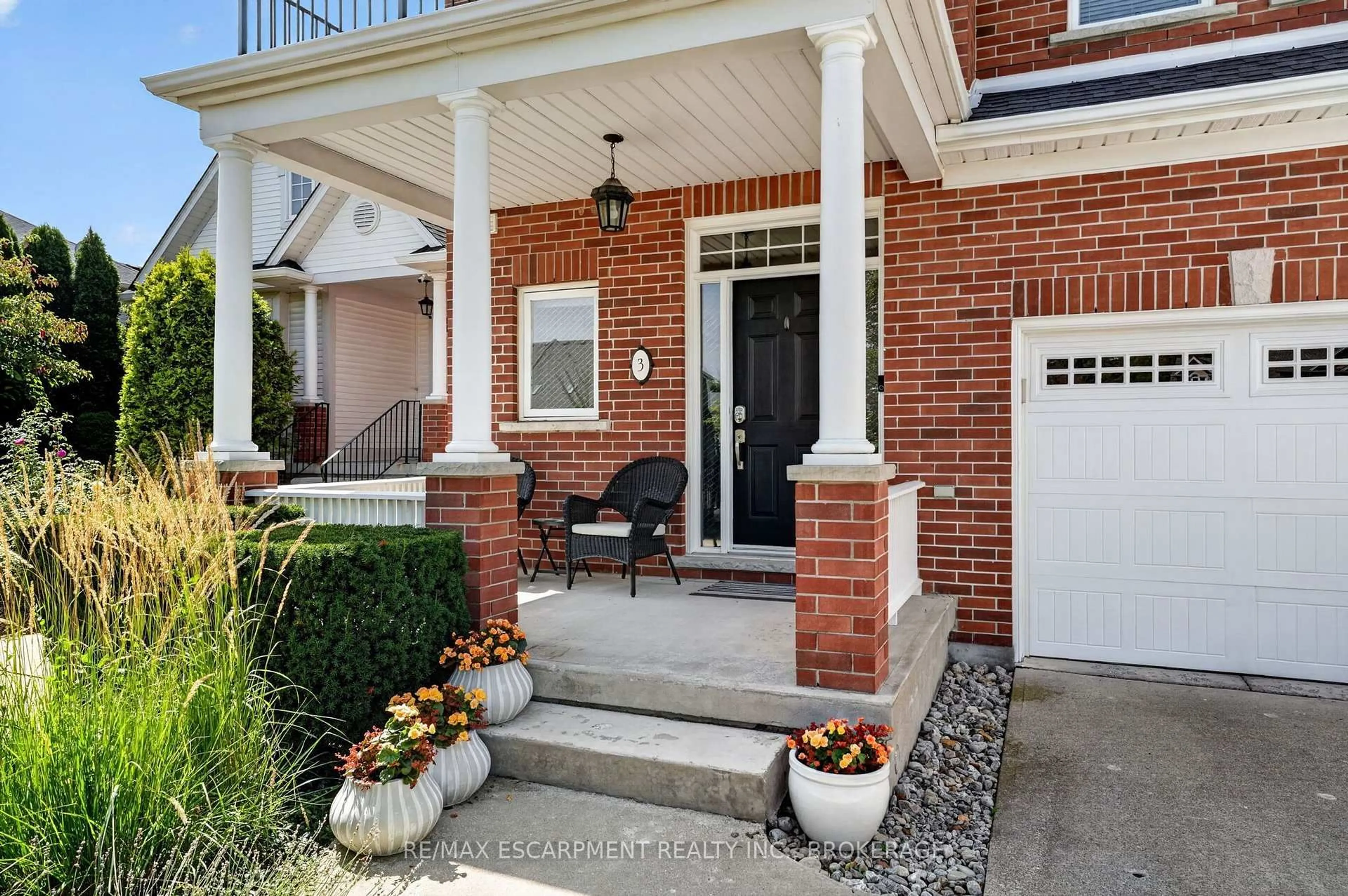 Home with brick exterior material, street for 3 Black Walnut Common, St. Catharines Ontario L2S 4C8