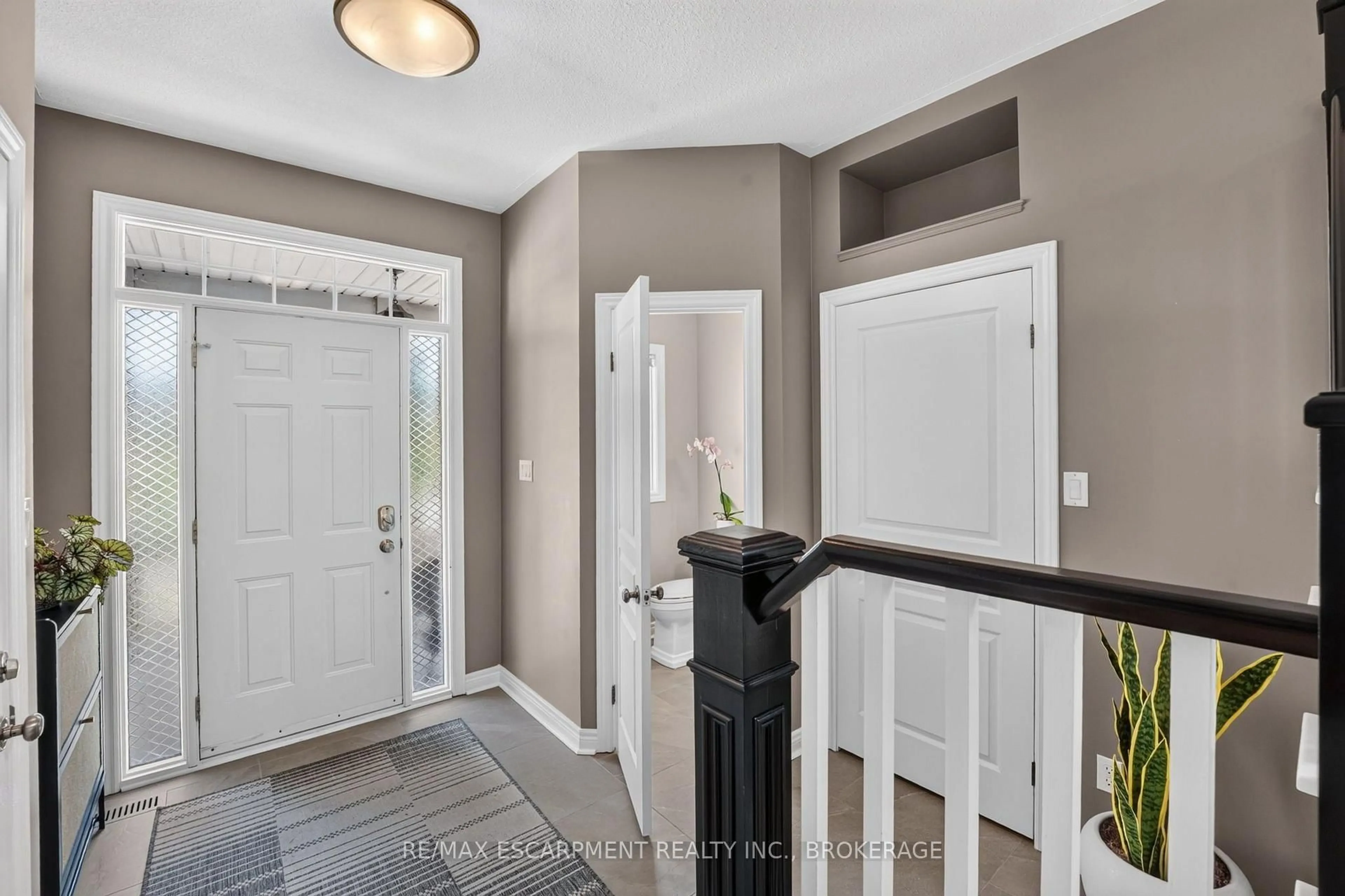 Indoor entryway for 3 Black Walnut Common, St. Catharines Ontario L2S 4C8