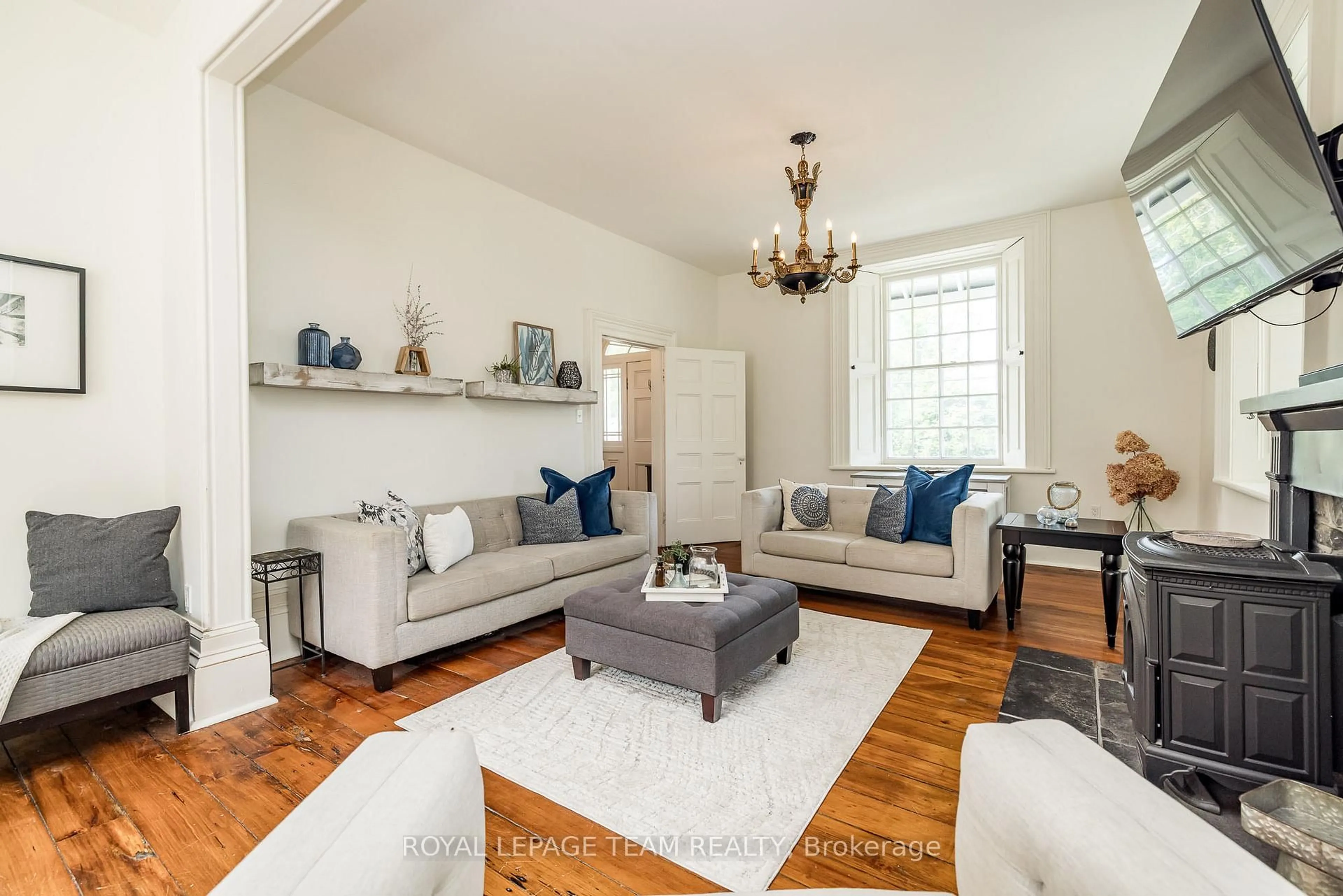 Living room with furniture, unknown for 492 River Rd, Almonte Ontario K0A 1A0