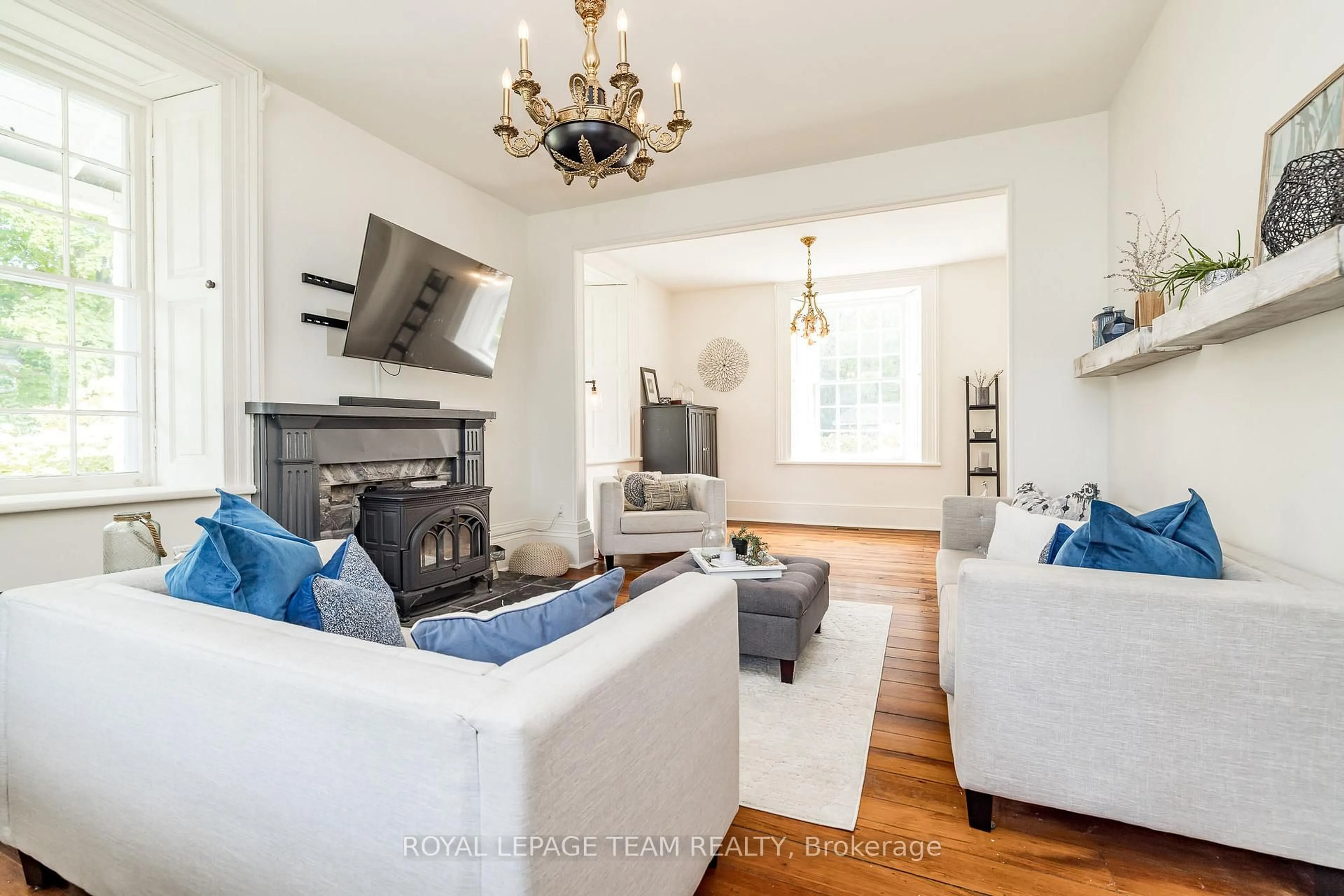 Living room with furniture, unknown for 492 River Rd, Almonte Ontario K0A 1A0