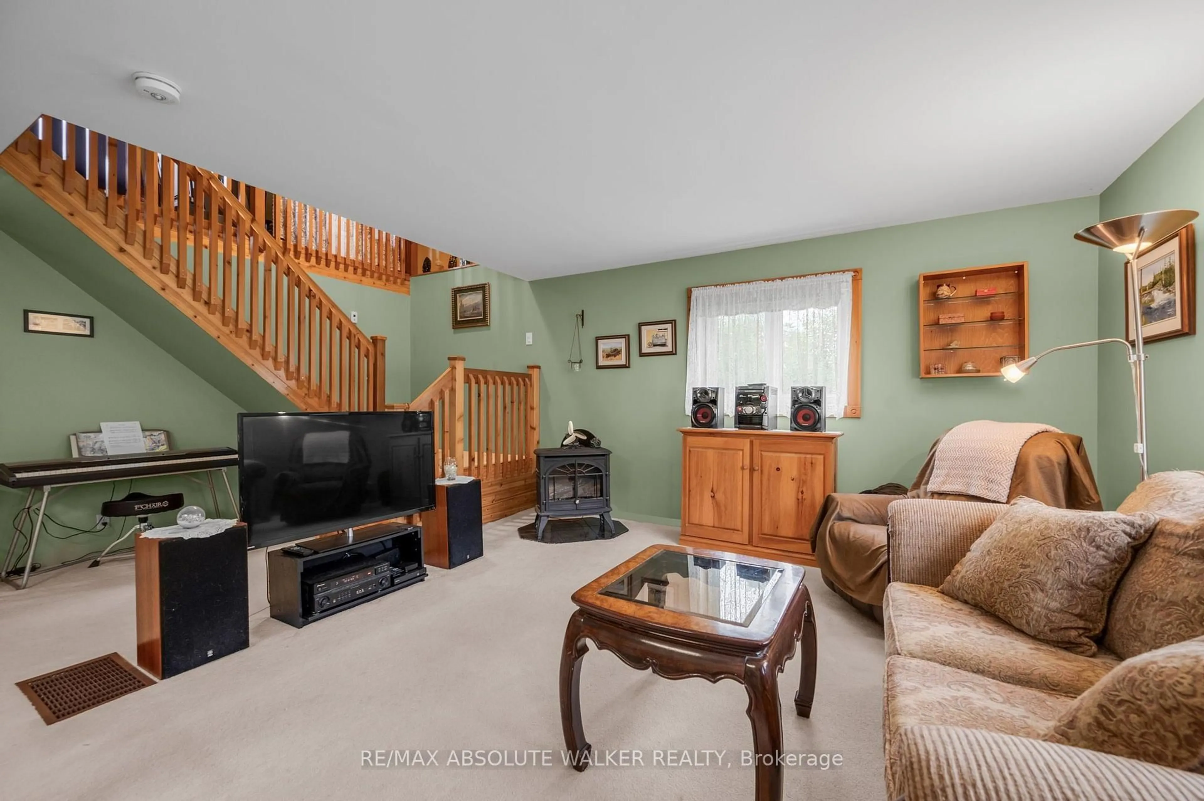 Living room with furniture, unknown for 4570 Rideau River Rd, North Grenville Ontario K0G 1J0
