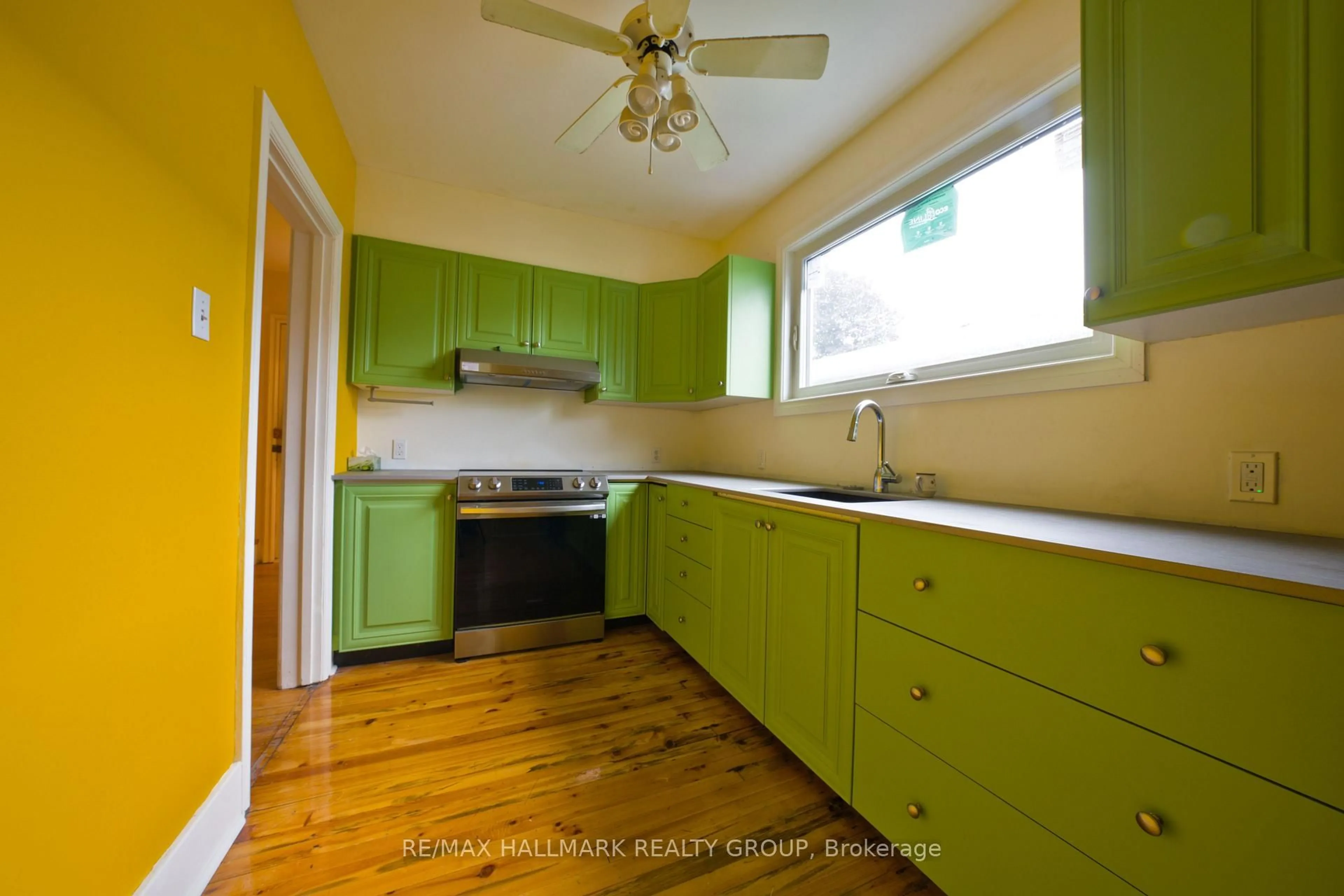 Standard kitchen, unknown for 1357 Raven Ave, Ottawa Ontario K1Z 7Y3