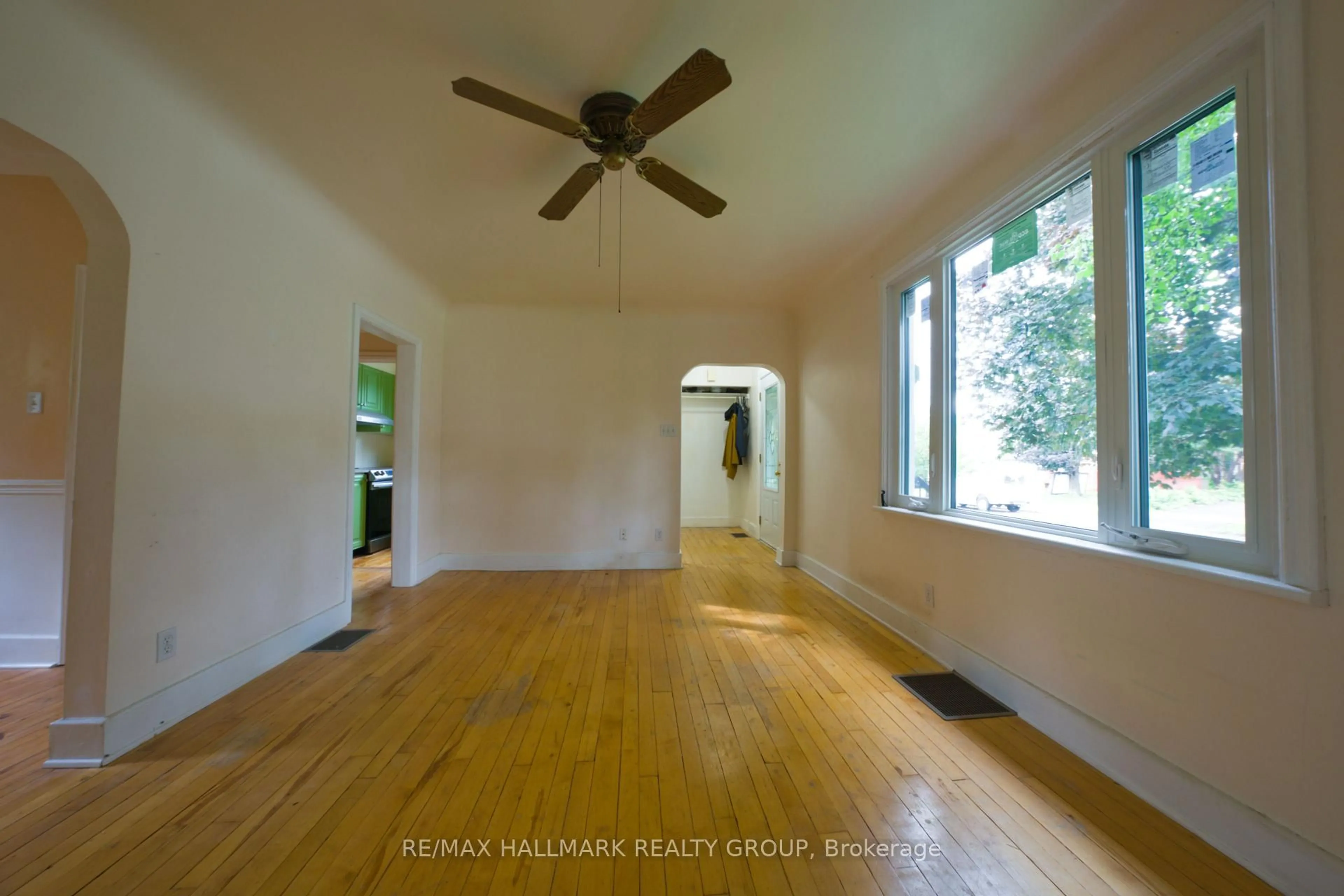 Unknown for 1357 Raven Ave, Ottawa Ontario K1Z 7Y3