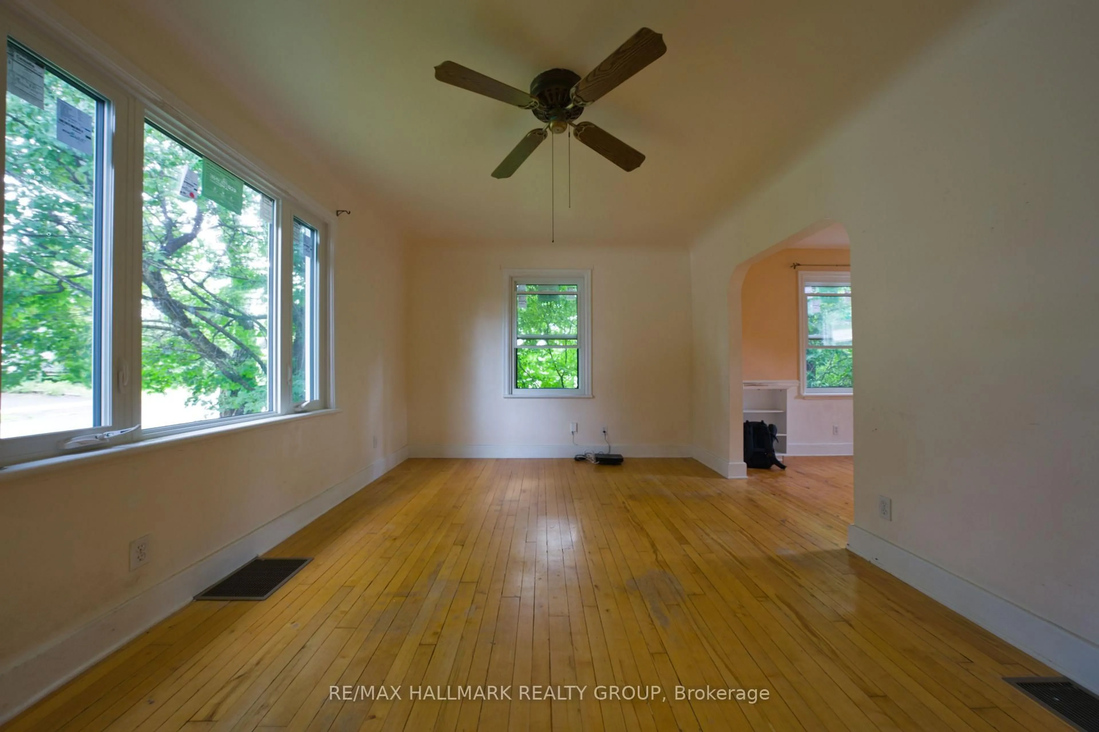 A pic of a room for 1357 Raven Ave, Ottawa Ontario K1Z 7Y3