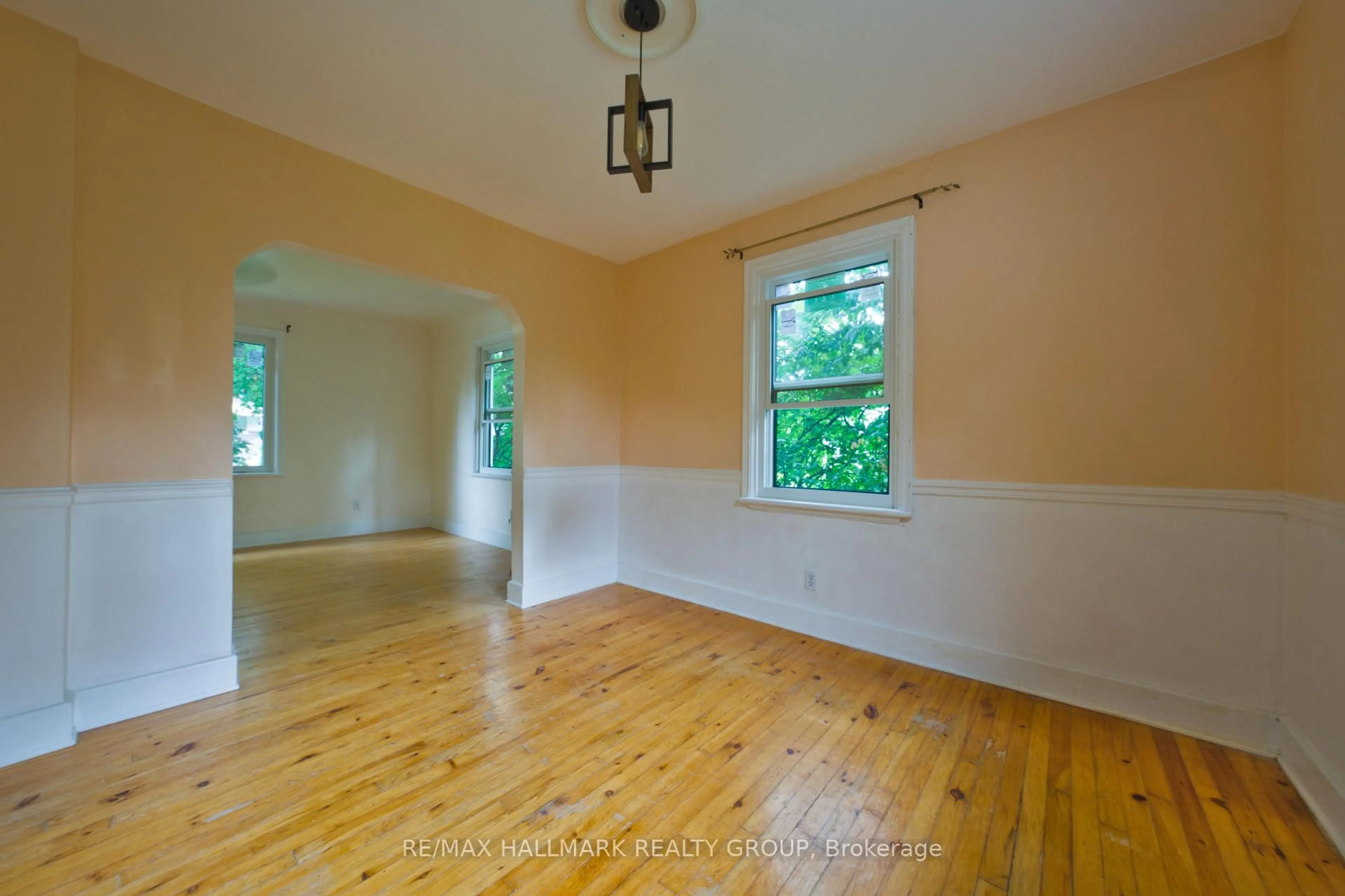 A pic of a room for 1357 Raven Ave, Ottawa Ontario K1Z 7Y3