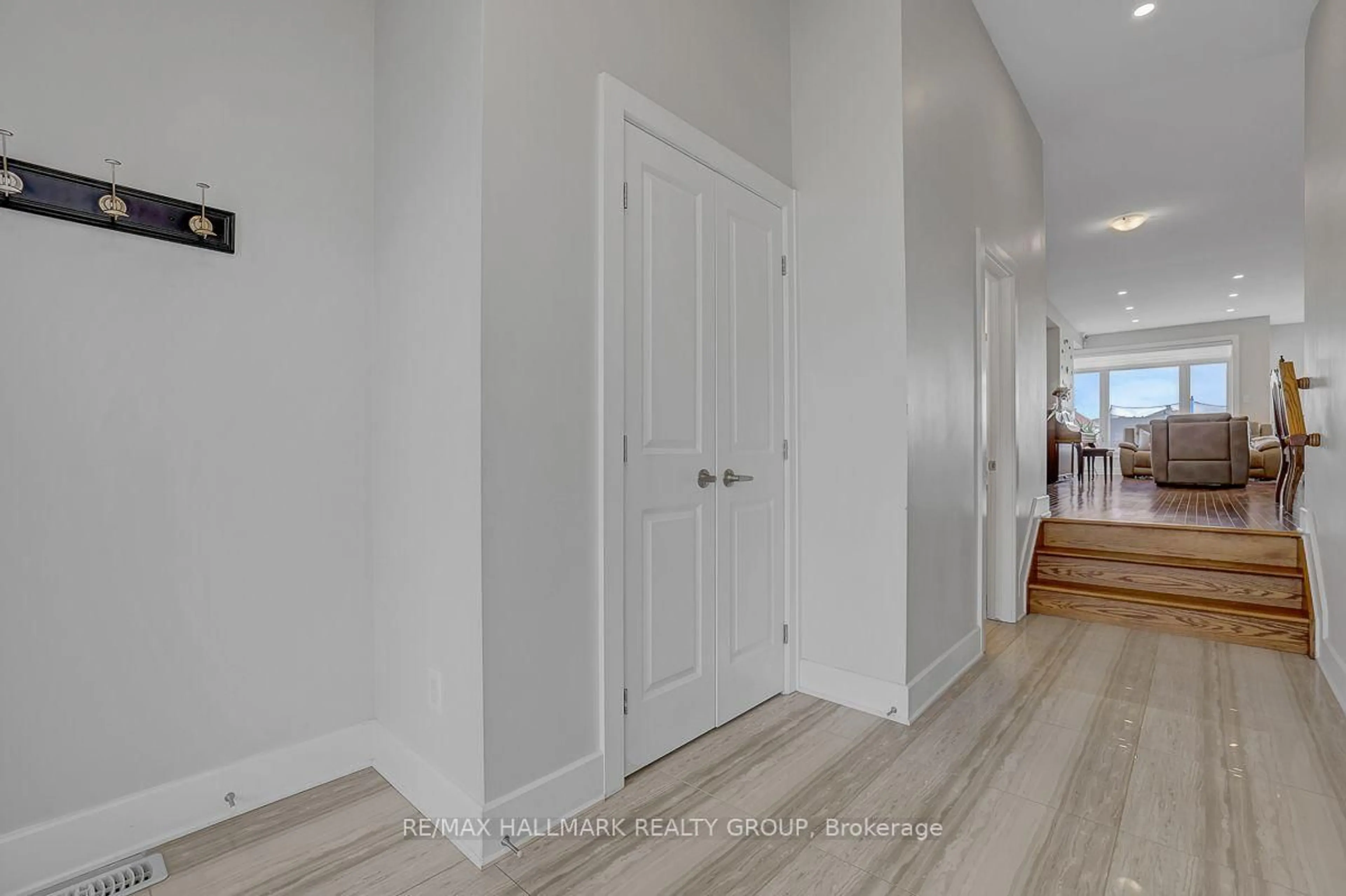 Indoor entryway for 46 Hurdis Way, Carleton Place Ontario K7C 0L3