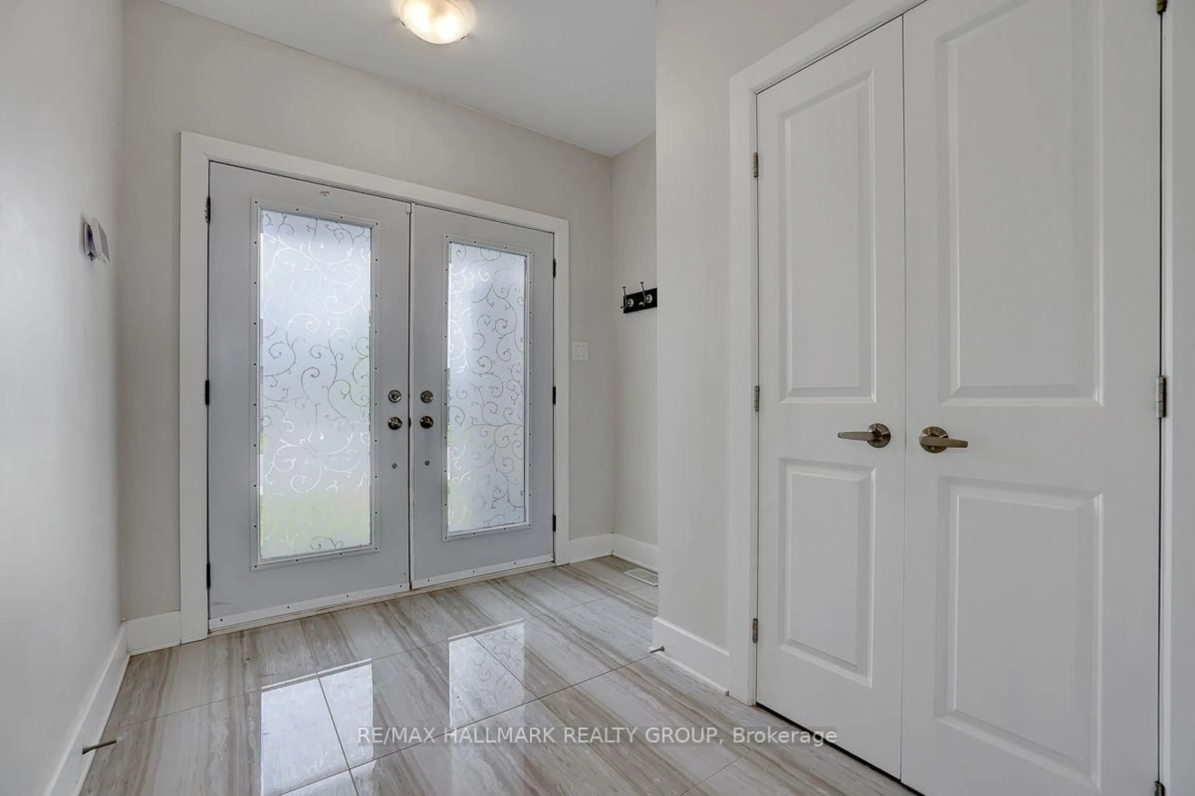 Indoor entryway for 46 Hurdis Way, Carleton Place Ontario K7C 0L3