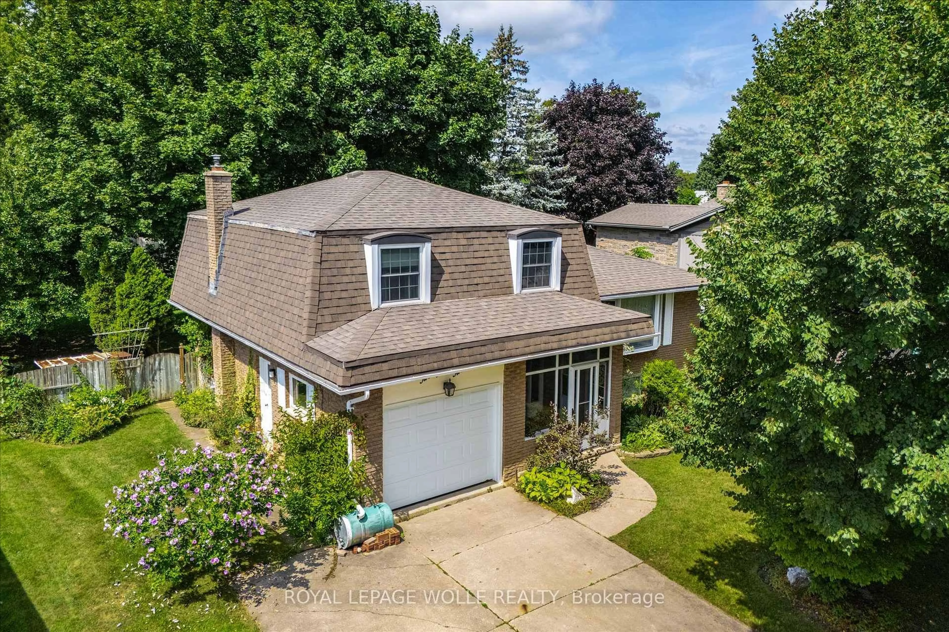 A pic from outside/outdoor area/front of a property/back of a property/a pic from drone, street for 22 Green Warbler Cres, Woolwich Ontario N3B 1A6