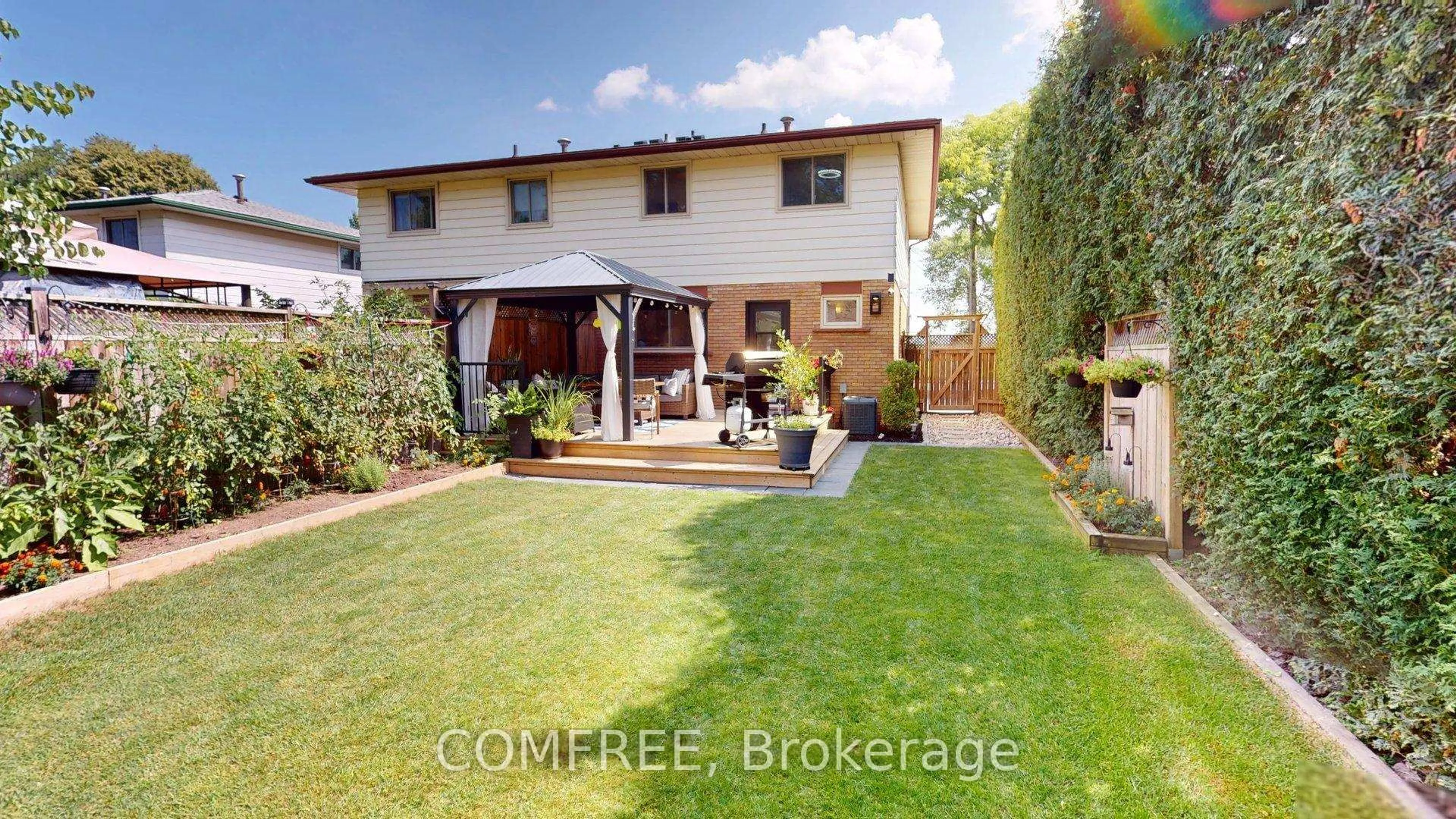 A pic from outside/outdoor area/front of a property/back of a property/a pic from drone, street for 90 San Antonio Dr, Hamilton Ontario L9C 5N2