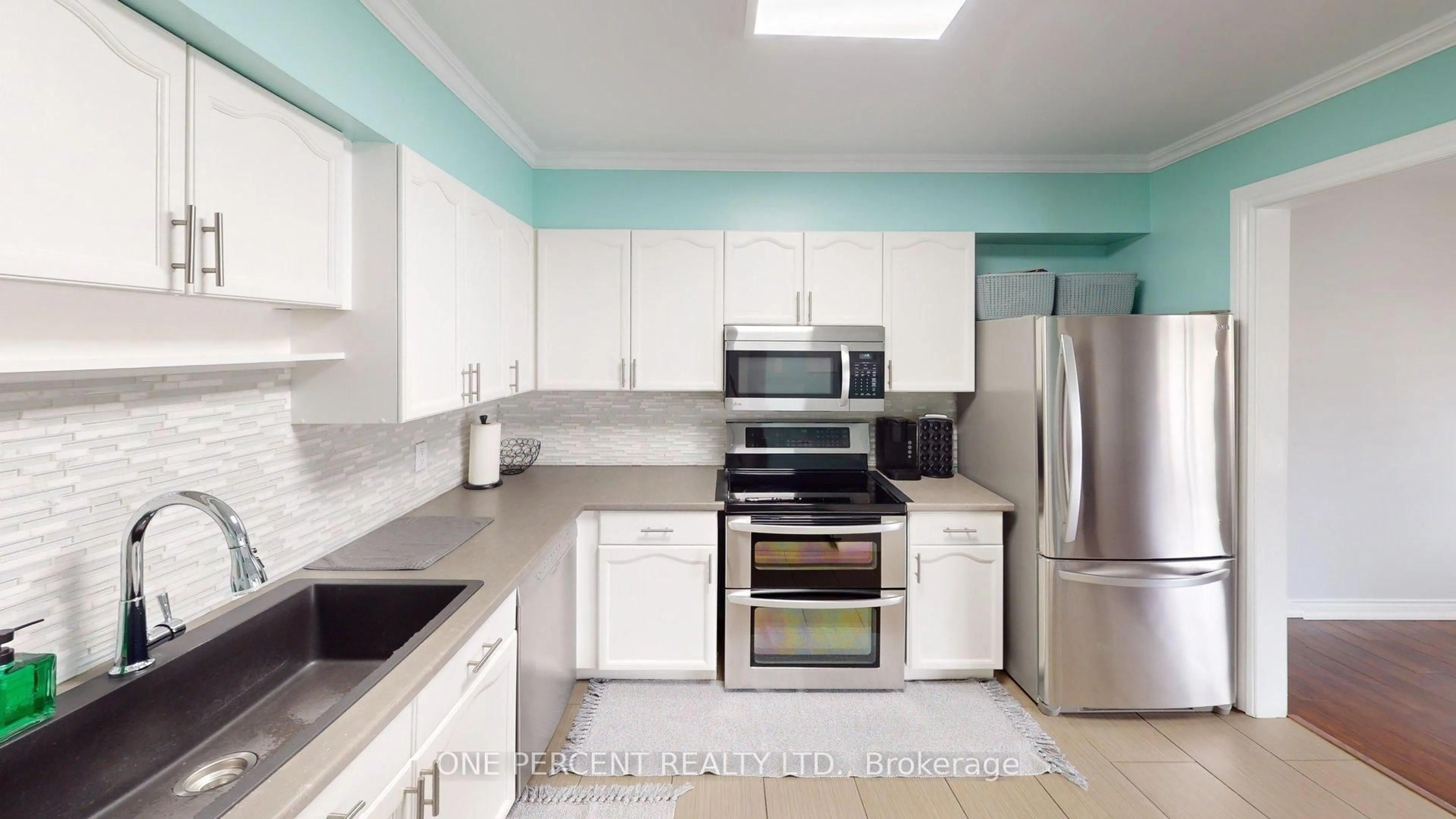 Standard kitchen, ceramic/tile floor for 275 Pelham Rd #22, St. Catharines Ontario L2S 3B9