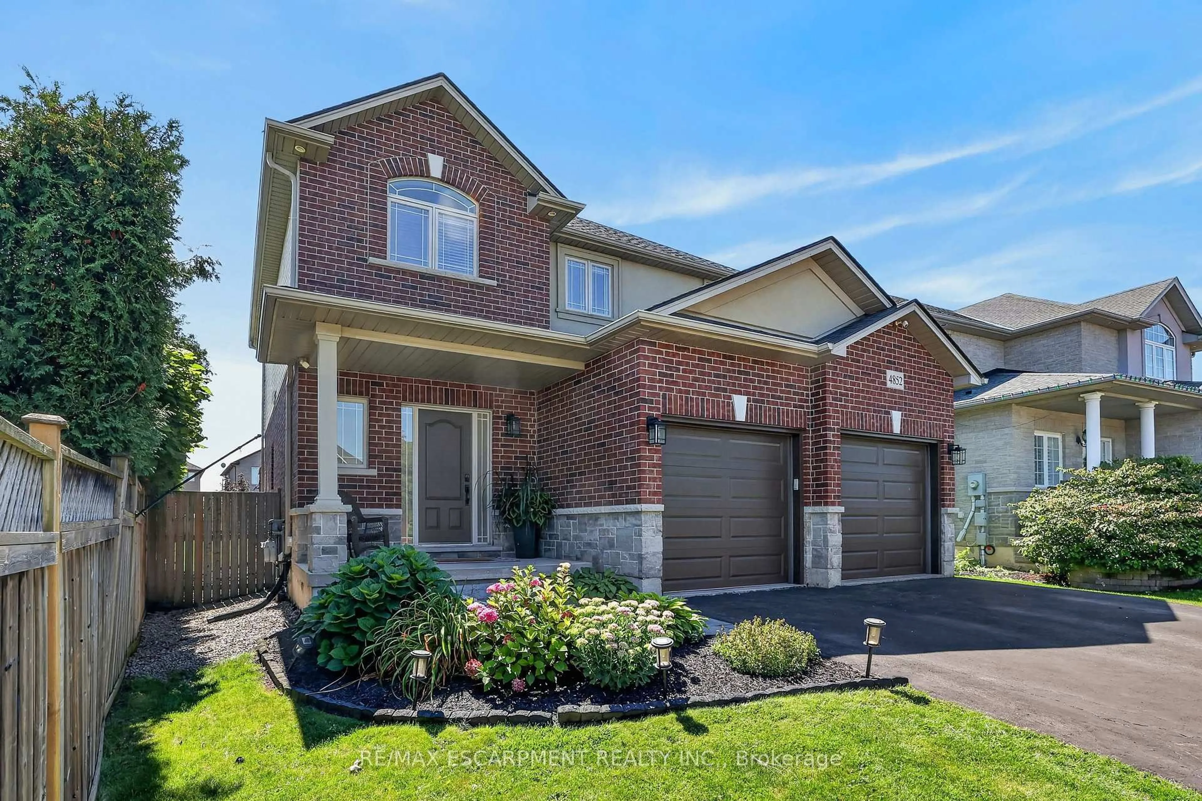Home with brick exterior material, street for 4852 Northgate Cres, Lincoln Ontario L3J 0E8