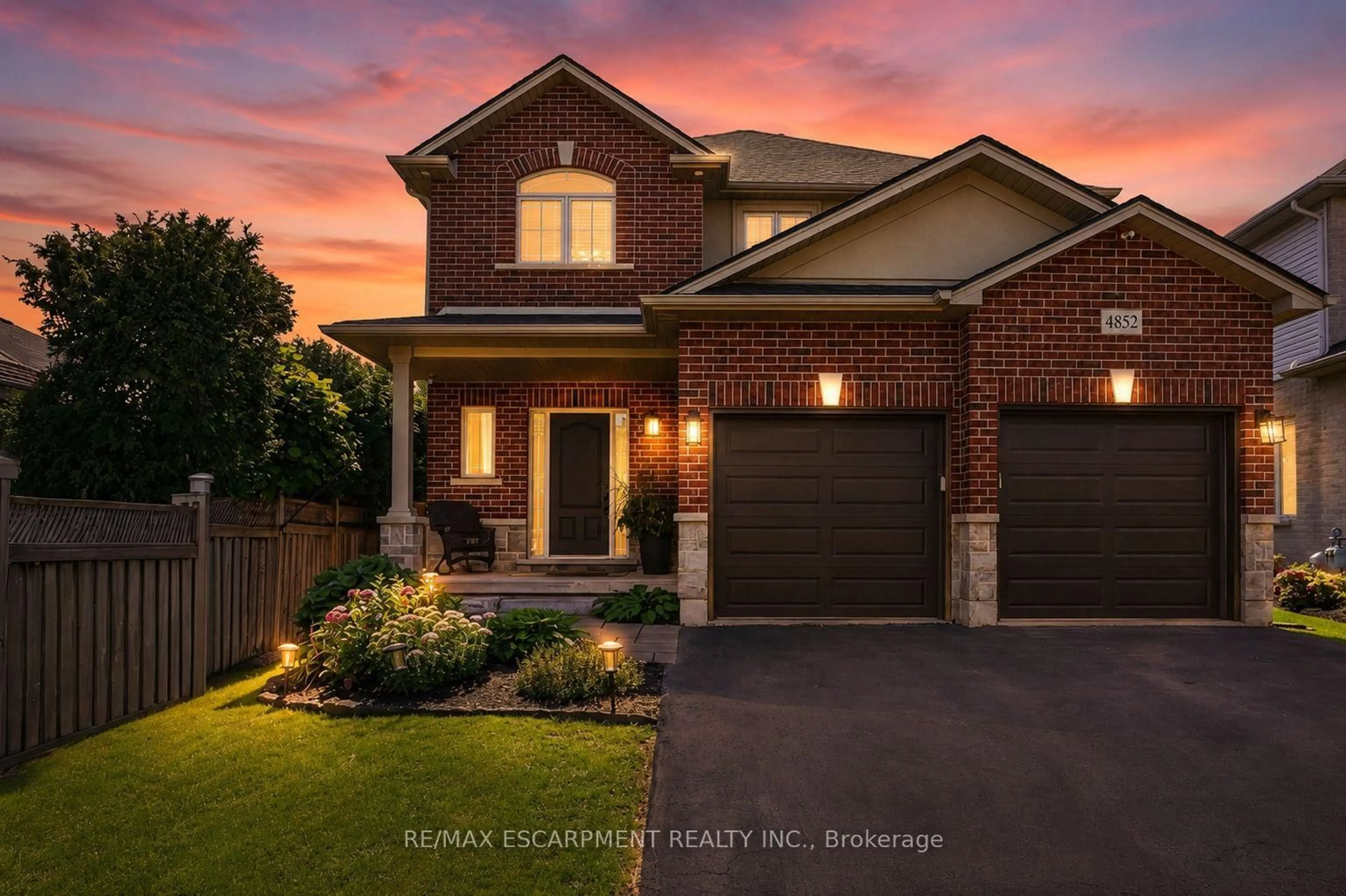 Home with brick exterior material, street for 4852 Northgate Cres, Lincoln Ontario L3J 0E8