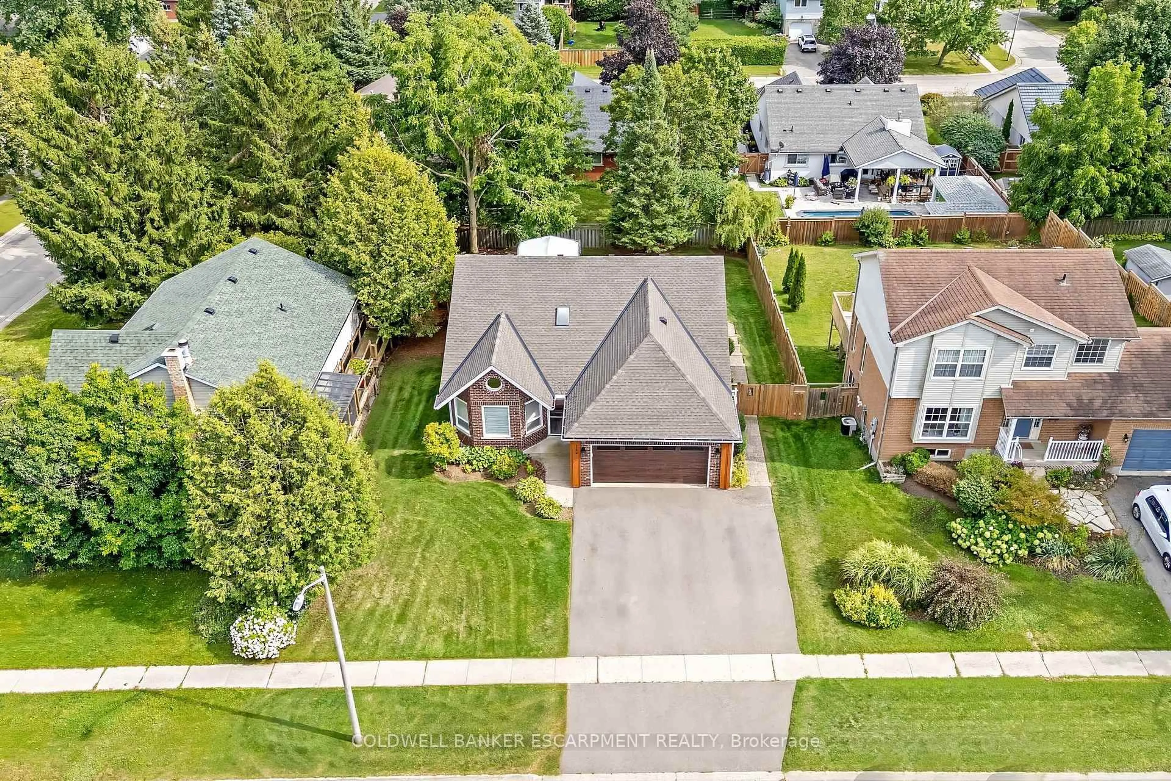 A pic from outside/outdoor area/front of a property/back of a property/a pic from drone, street for 144 Parkedge St, Guelph/Eramosa Ontario N0B 2K0