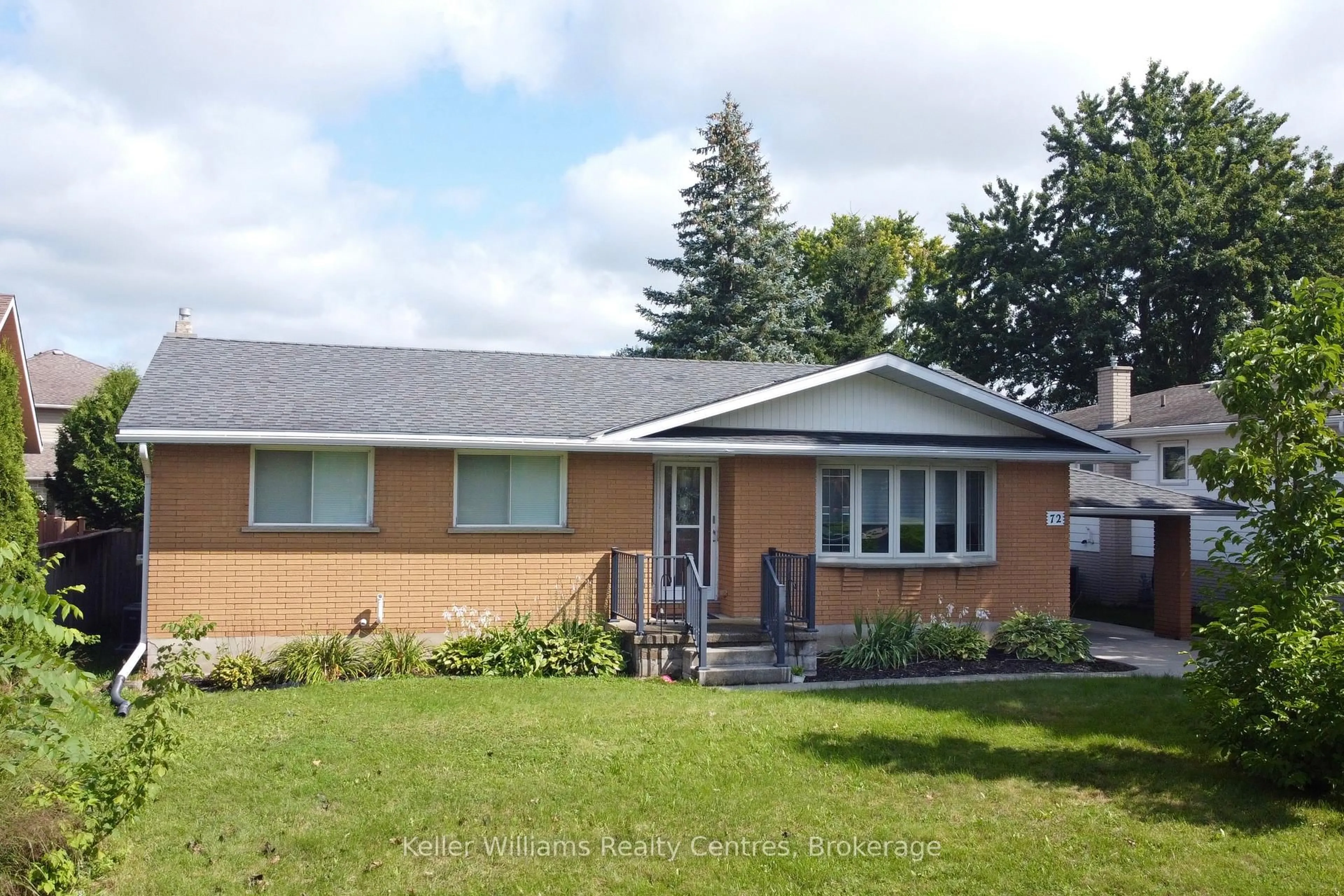 Home with vinyl exterior material, street for 72 3rd St, Hanover Ontario N4N 3H9