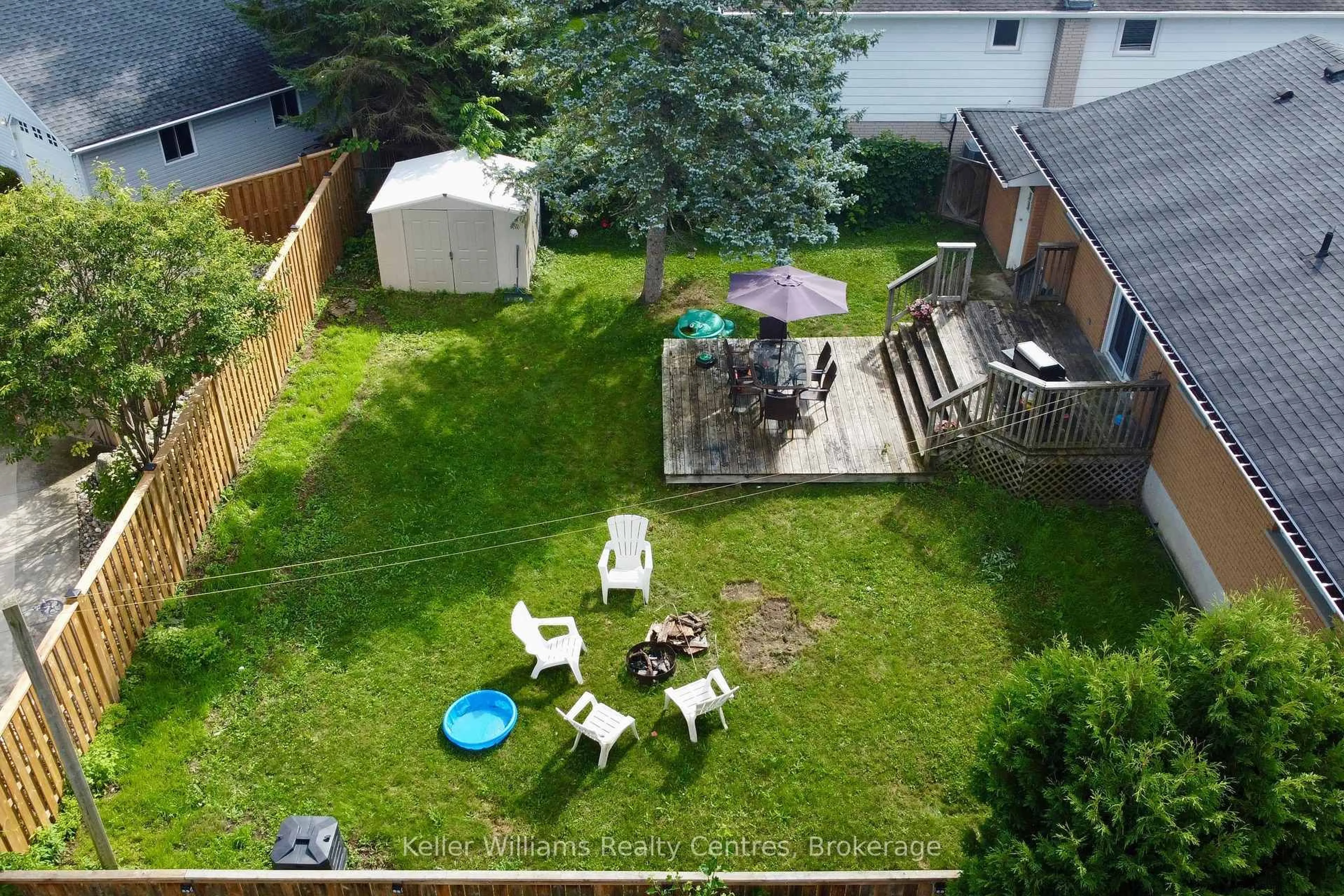 A pic from outside/outdoor area/front of a property/back of a property/a pic from drone, street for 72 3rd St, Hanover Ontario N4N 3H9