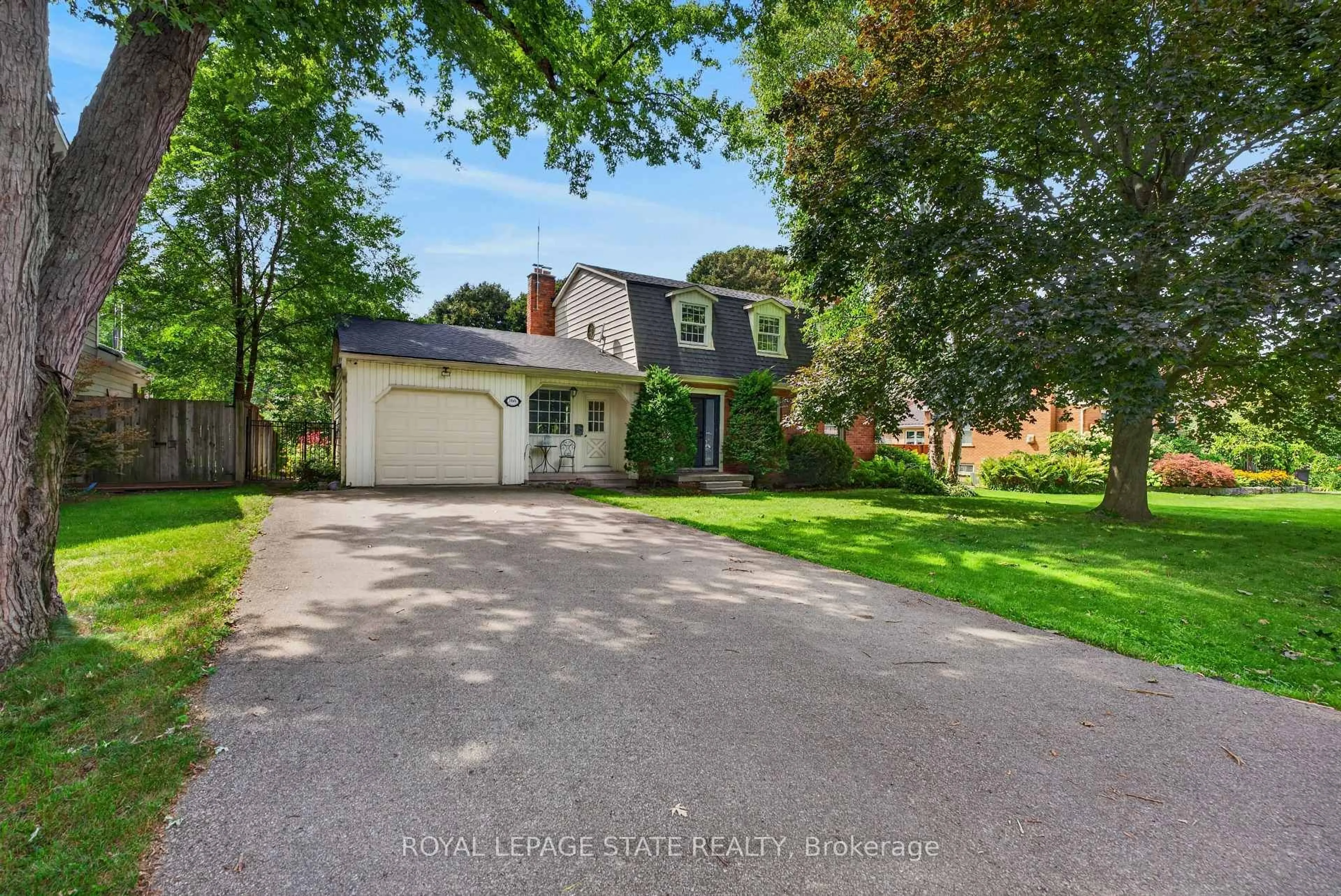 A pic from outside/outdoor area/front of a property/back of a property/a pic from drone, street for 166 Orchard Dr, Hamilton Ontario L9G 1Z9
